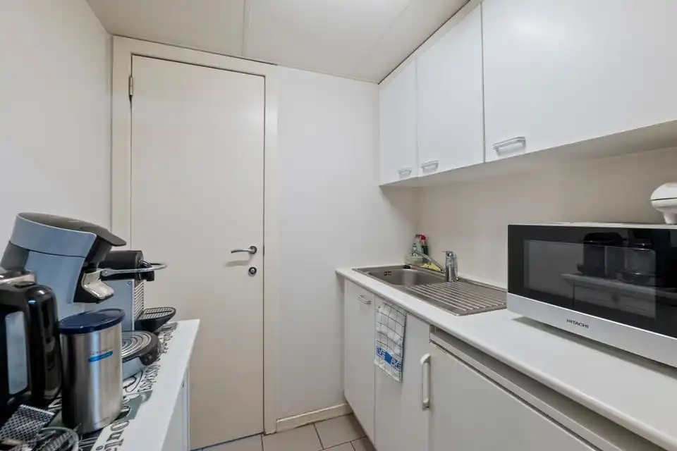 KNAP HANDELSPAND MET TWEE APART VERHUURDE APPARTEMENTEN IN HET CENTRUM VAN SINT-TRUIDEN foto 31