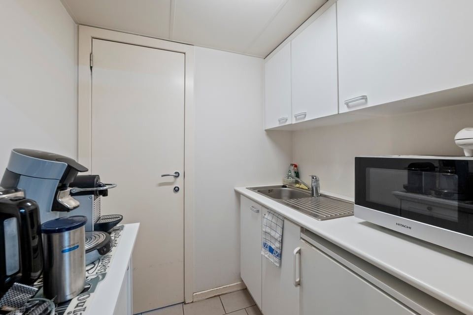 KNAP HANDELSPAND MET TWEE APART VERHUURDE APPARTEMENTEN IN HET CENTRUM VAN SINT-TRUIDEN foto 31