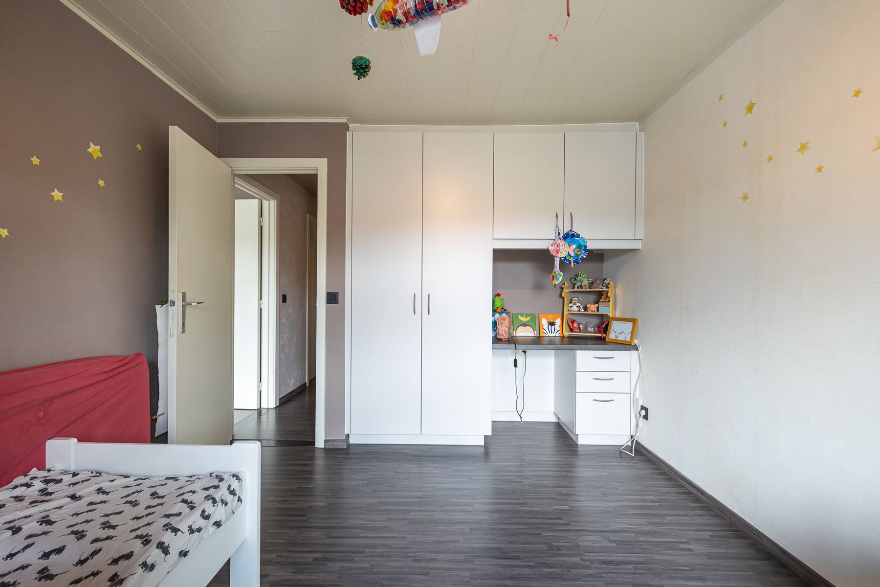 Eengezinswoning met 3 slaapkamers aan het einde van een doodlopende straat.  foto 10