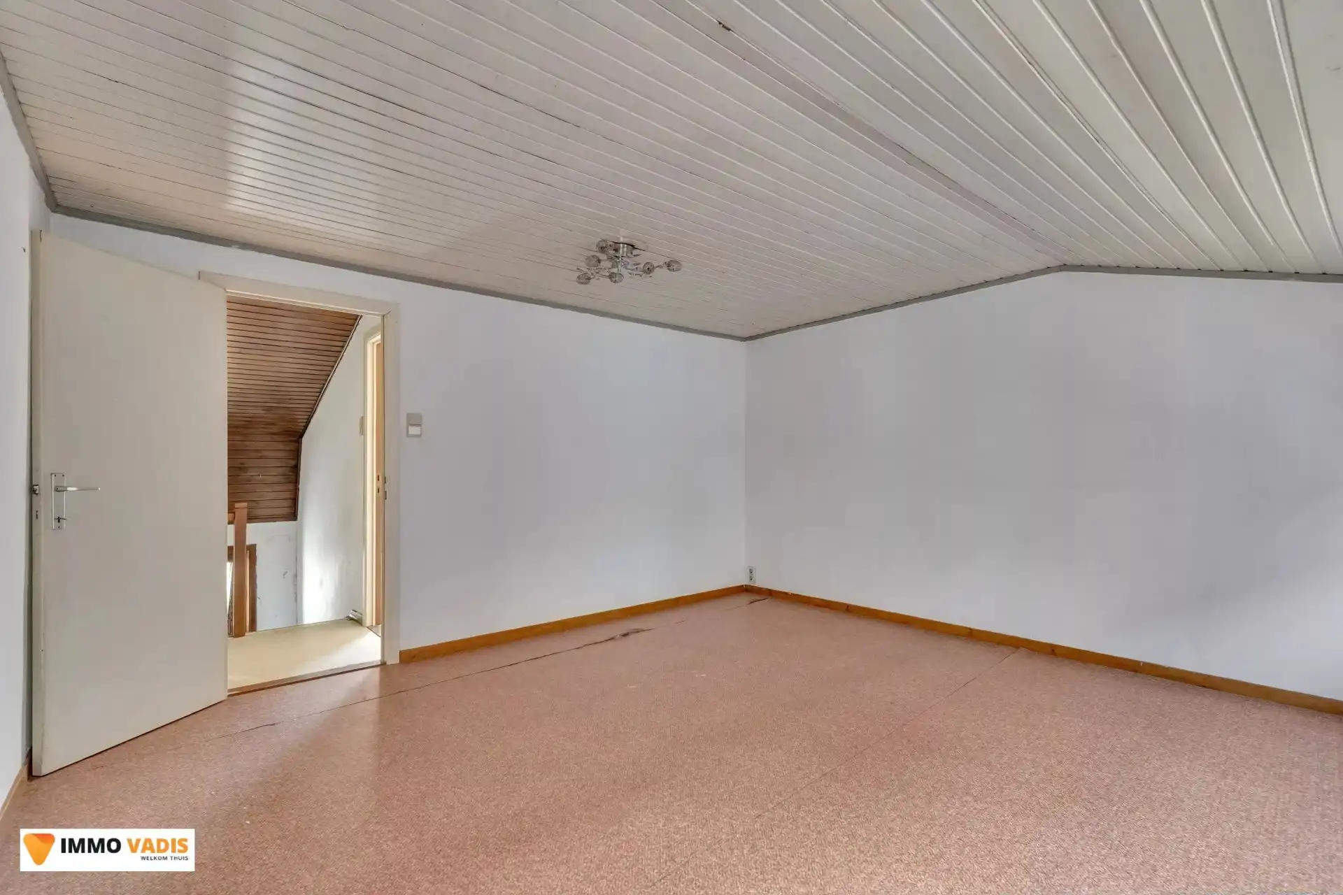 Authentiek herenhuis met karakter, klaar voor een stijlvolle renovatie. foto 14