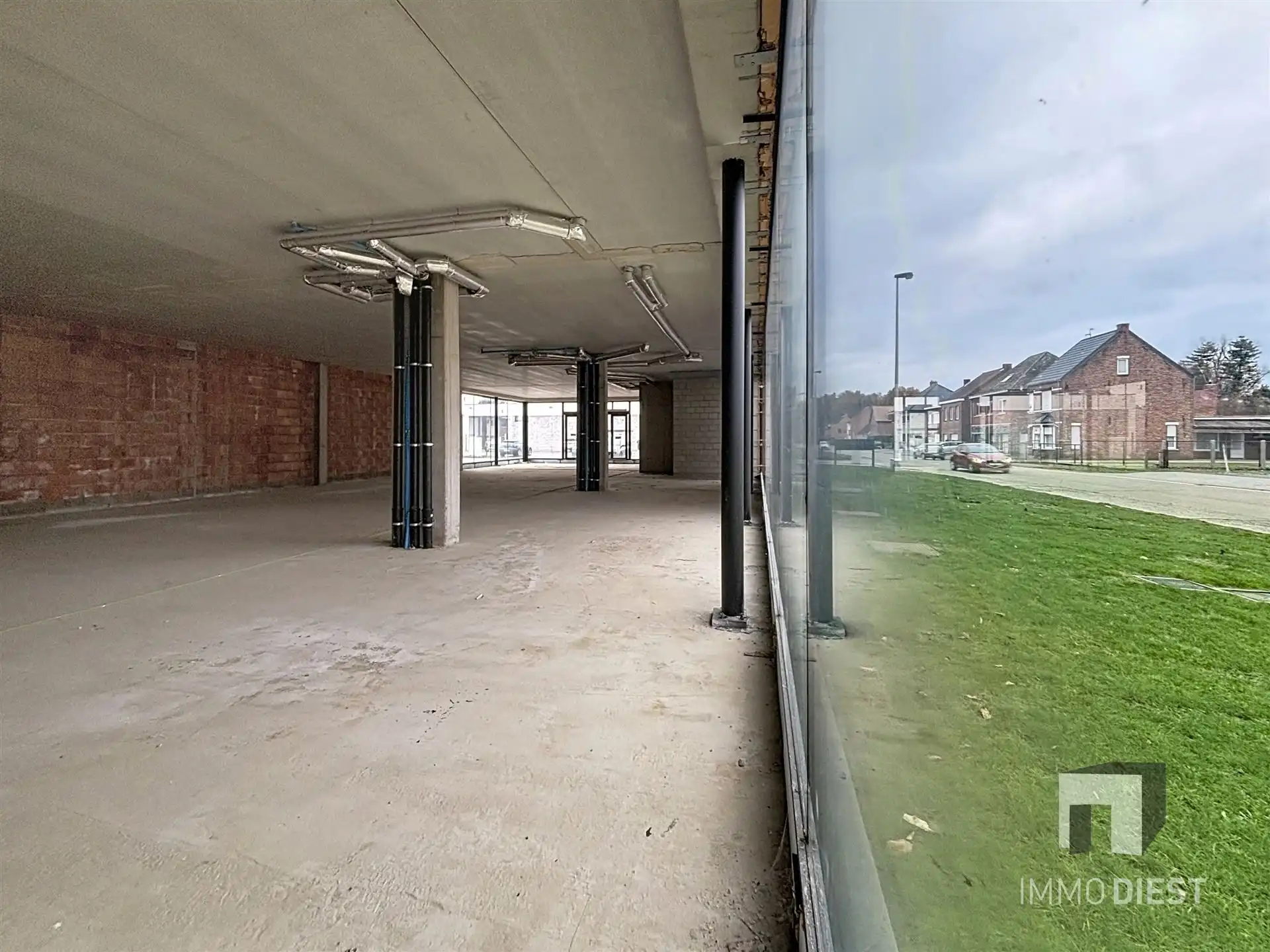 Commercieel Gebouw van 374m2 op toplocatie met parking! foto 15