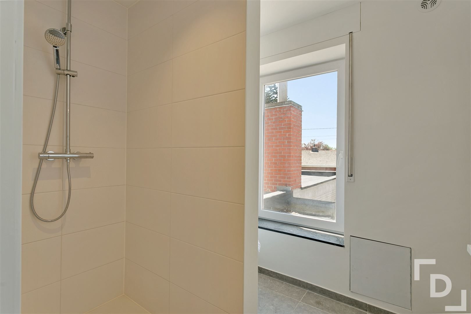 Instapklare rijwoning met uitgang achteraan foto 12