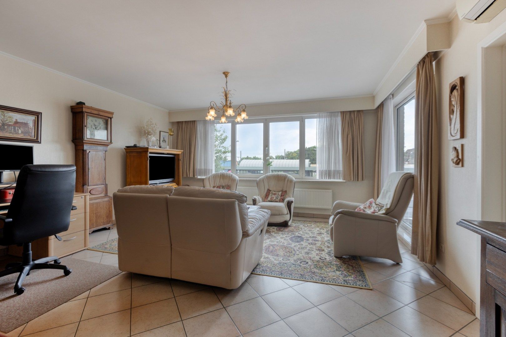 Goed onderhouden en gunstig gelegen app met 2 slpks. foto 2