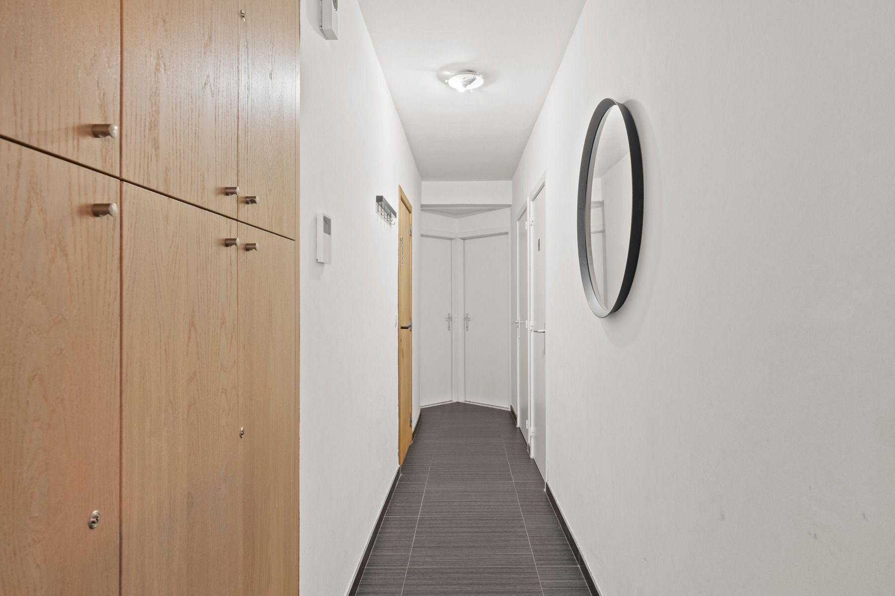 Gerenoveerd 2 slpk. appartement op toplocatie in Oostende  foto 10