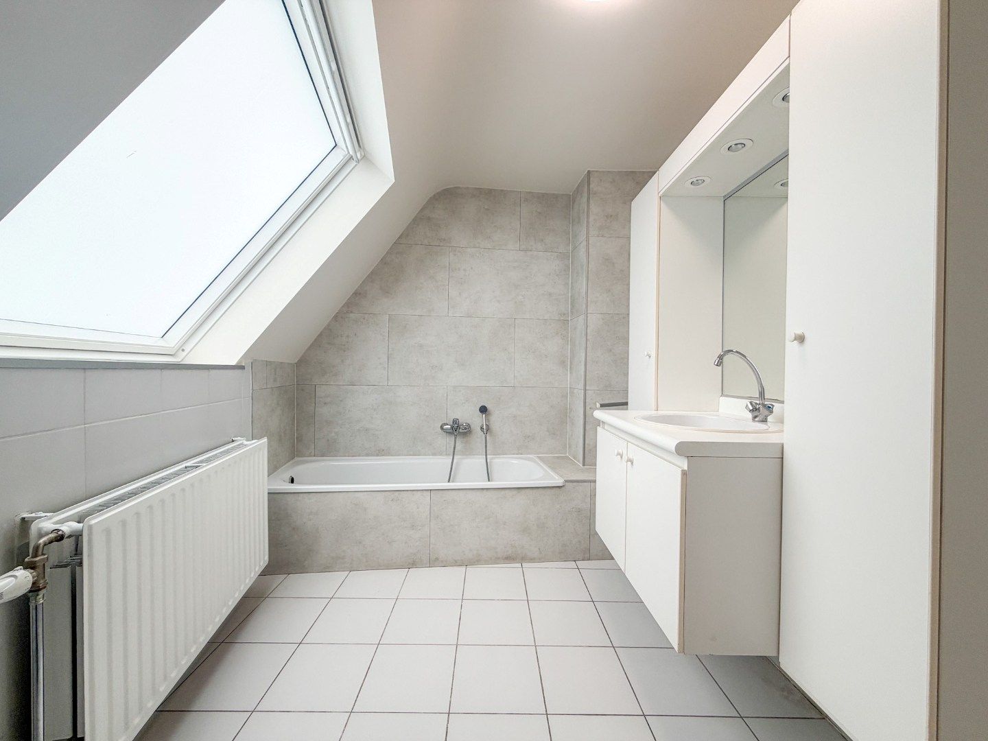 Ruim instapklaar 2-slpk appartement (96 m²), centrum Torhout. foto 6