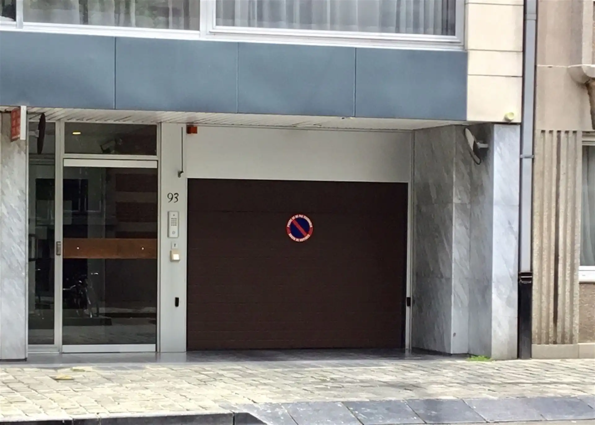 Binnenstaanplaats nabij de Europese Commissie foto {{pictureIndex}}