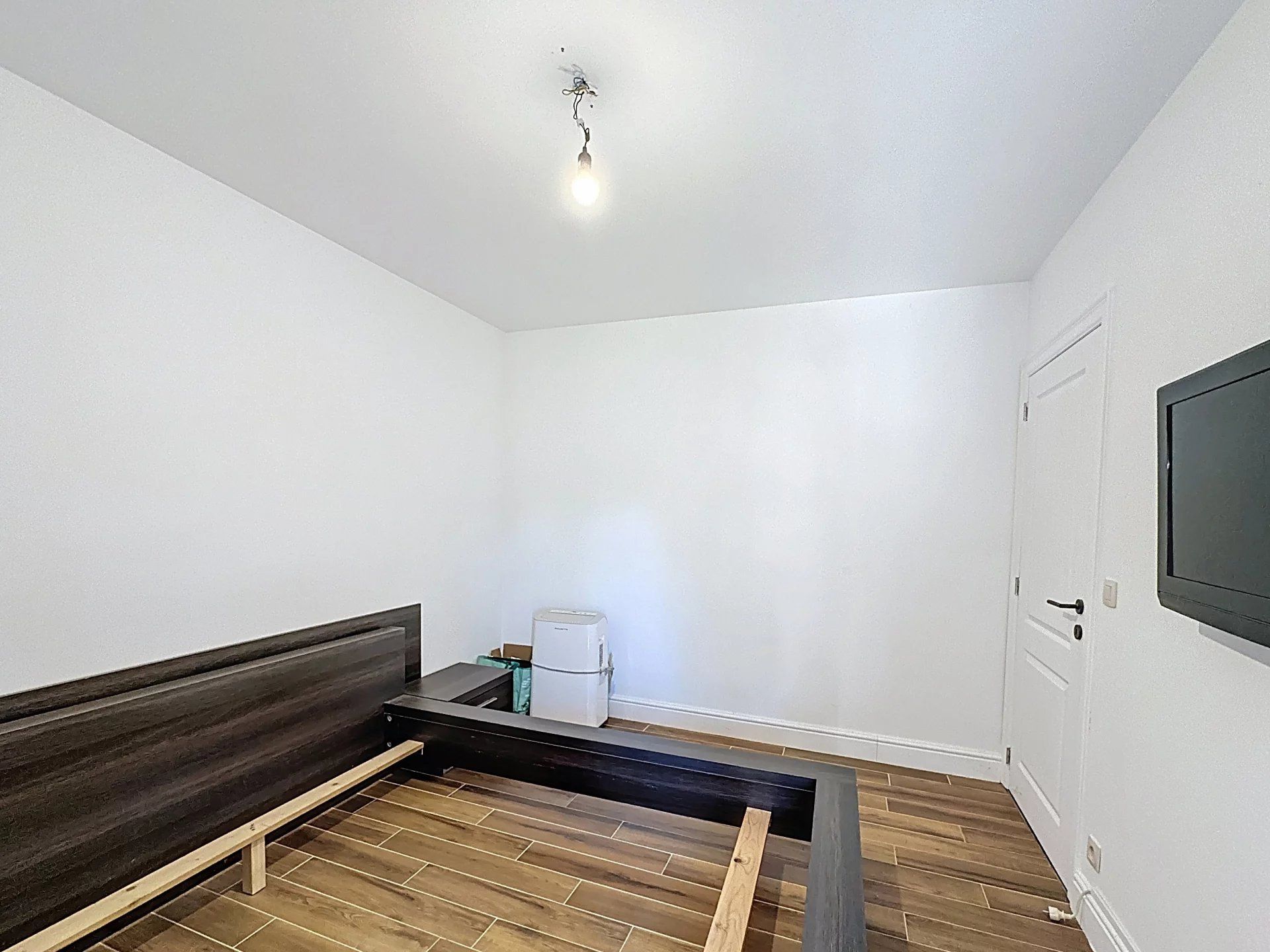 Charmante gerenoveerde woning met bijgebouw, ideaal voor bijberoep of inwonende ouders/volwassen kinderen. foto 35