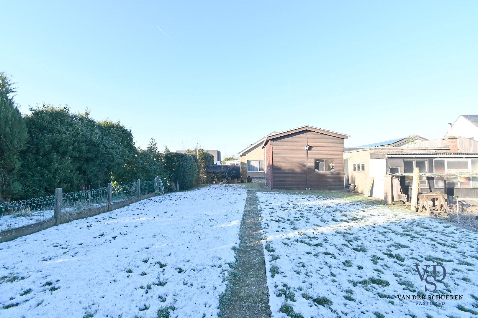 Degelijke bungalowwoning gelegen in een rustige verkaveling foto 30