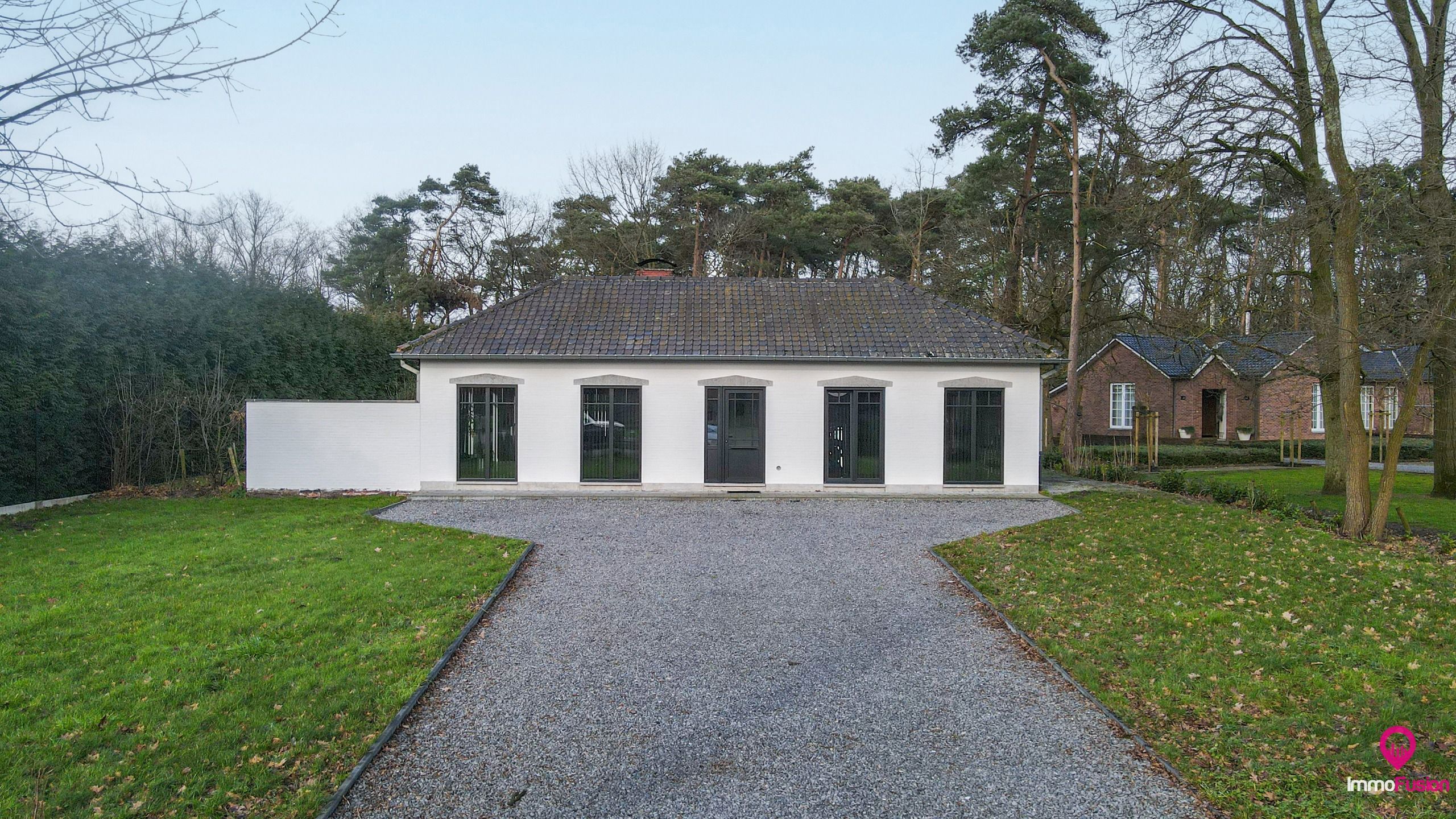 Goed gelegen landelijke villa met 12are grond op toplocatie! foto 5