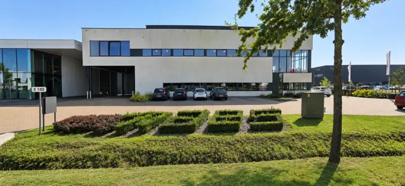 TE HUUR: (Turnhout) Industrieel gebouw foto {{pictureIndex}}