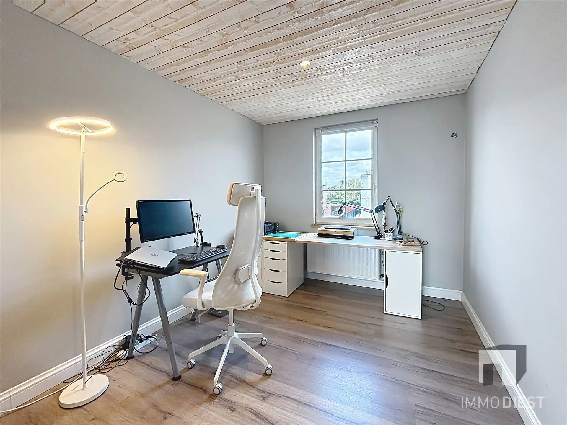 Charmante, instapklare gezinswoning met 3 ruime slaapkamers op 8a 52ca. foto 26