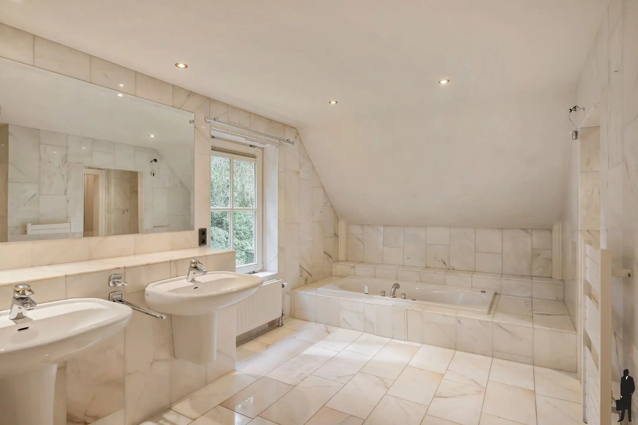 Op absolute toplocatie gelegen villa! foto 22