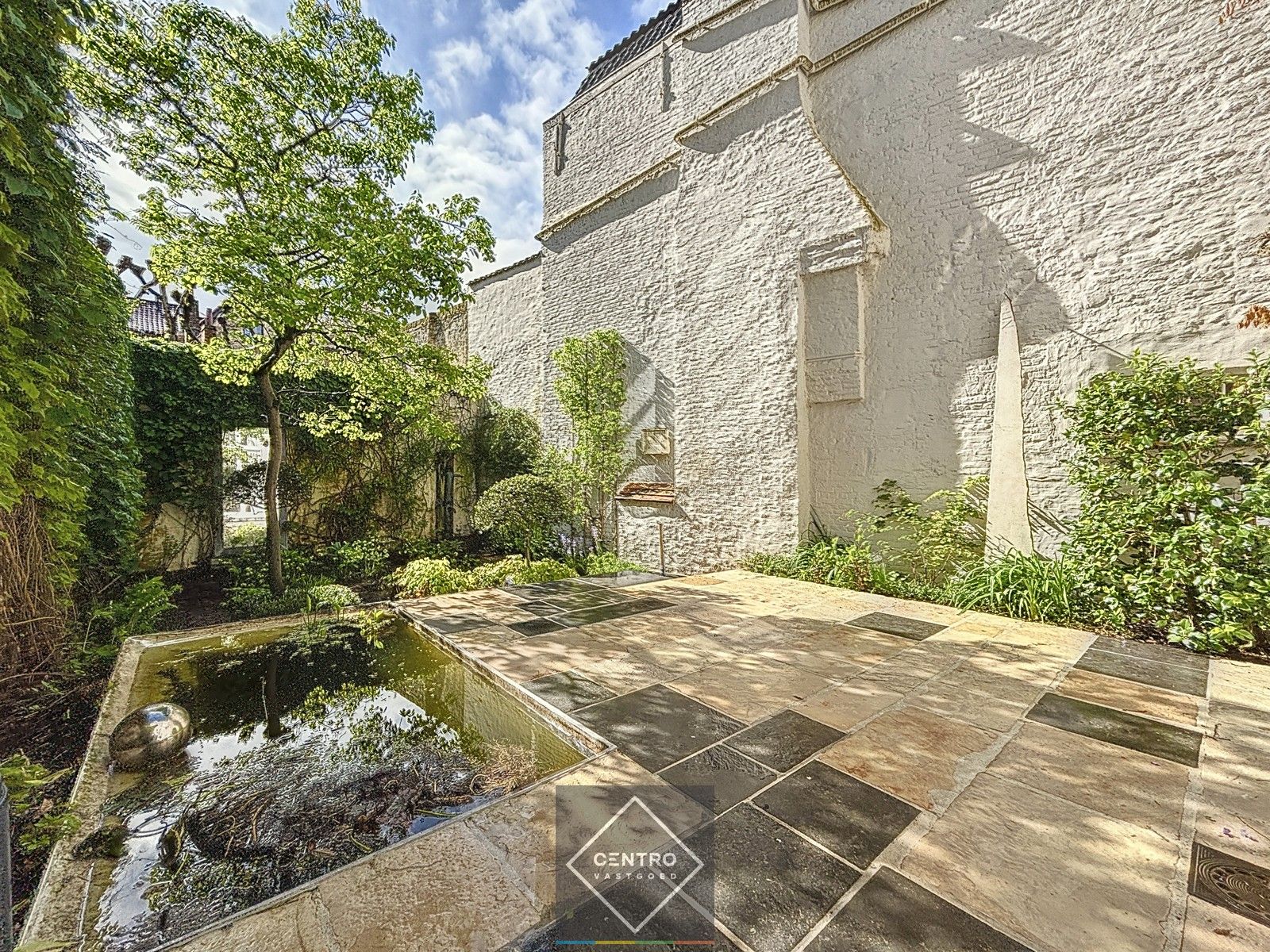 Exclusief aanbod: Authentieke HERENWONING (met kantoren en stadstuin) langs de Brugse reien in het historisch centrum van Brugge. Op 50m van de vismarkt en 150m van de Burg. foto 24