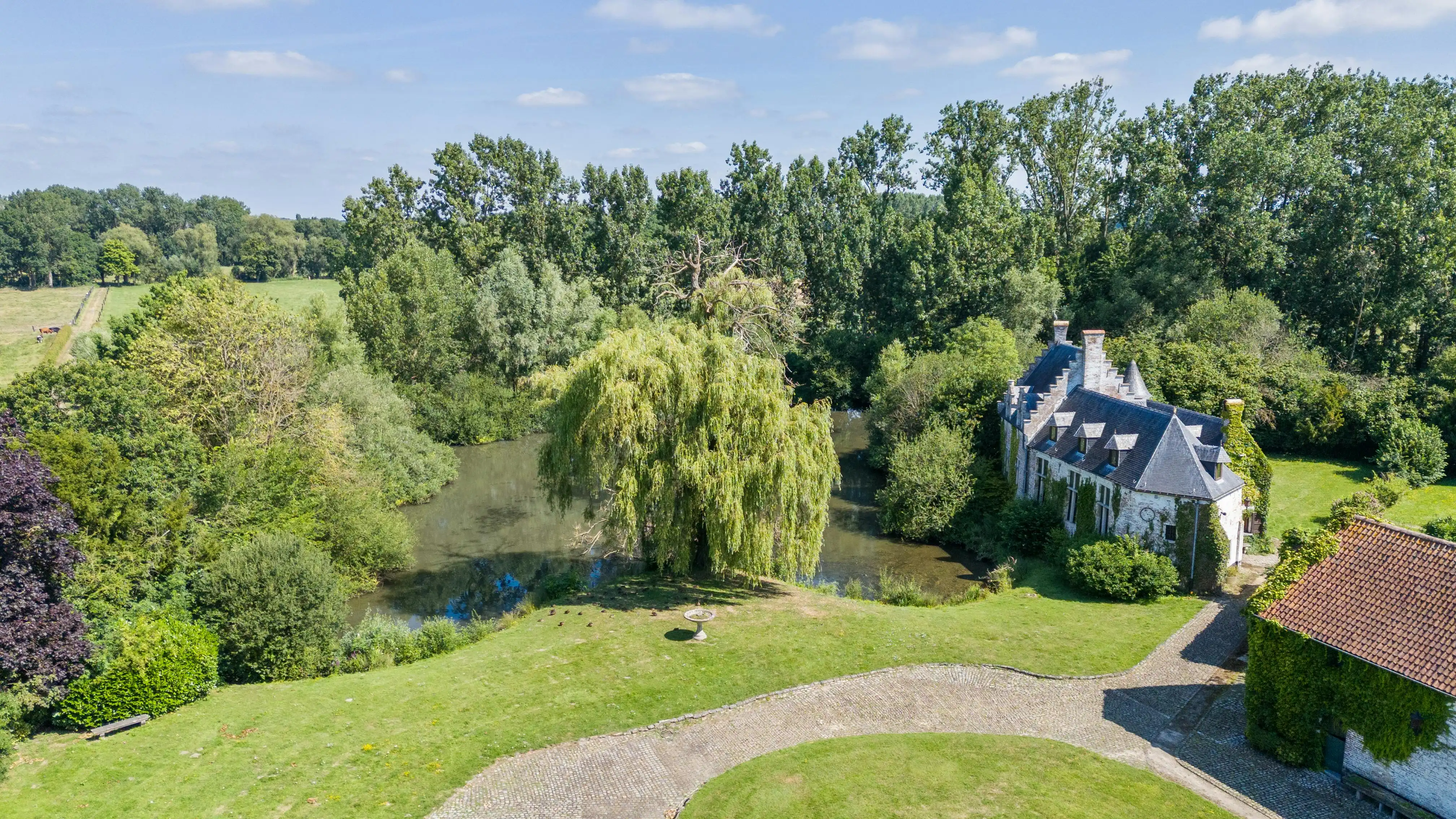 Historische kasteelhoeve en waterburcht te koop in Grimbergen  foto 20