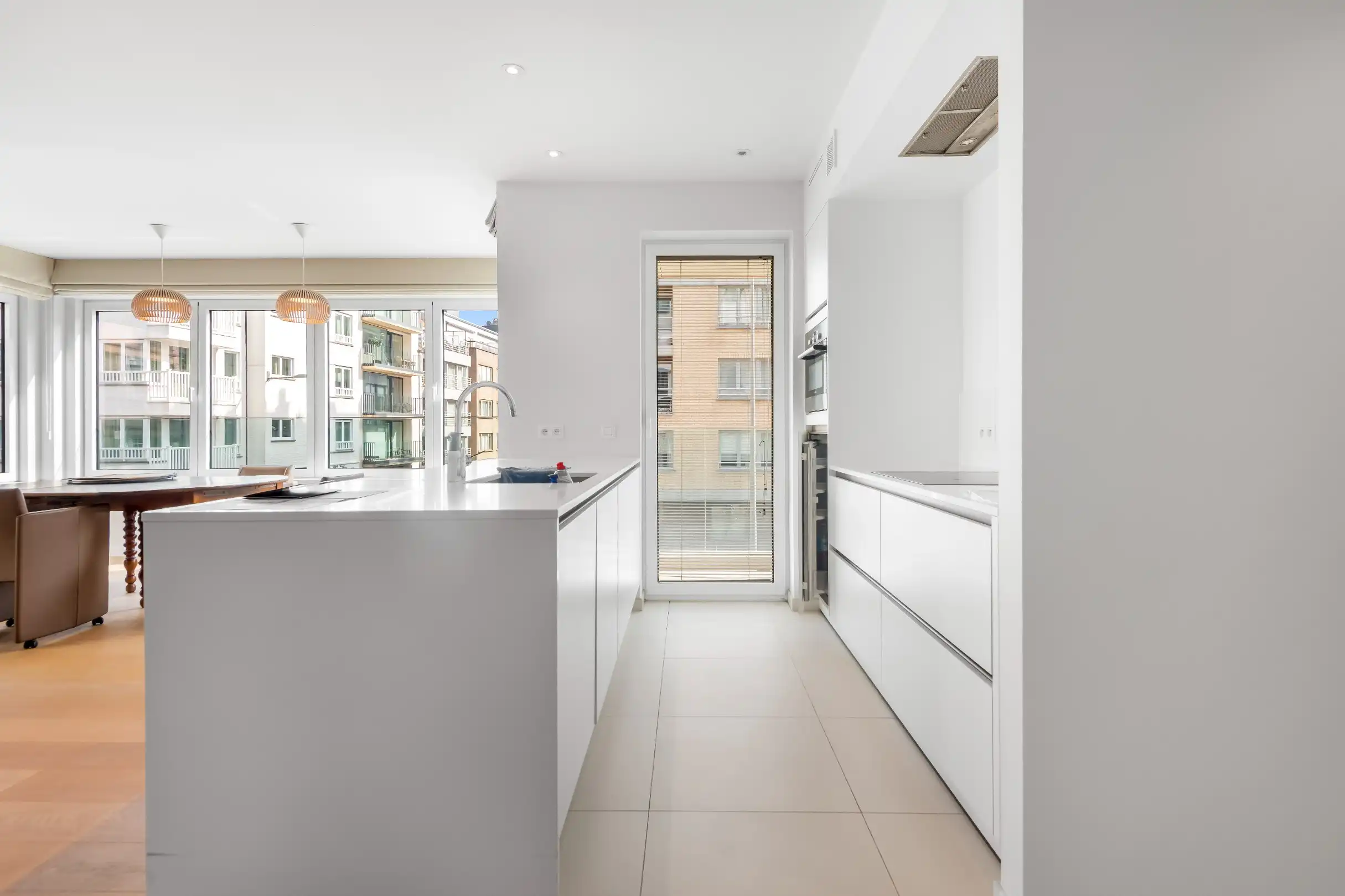 Recent mooi afgewerkt hoekappartement op wandelafstand van de zee. Inpandige parking te koop foto 9