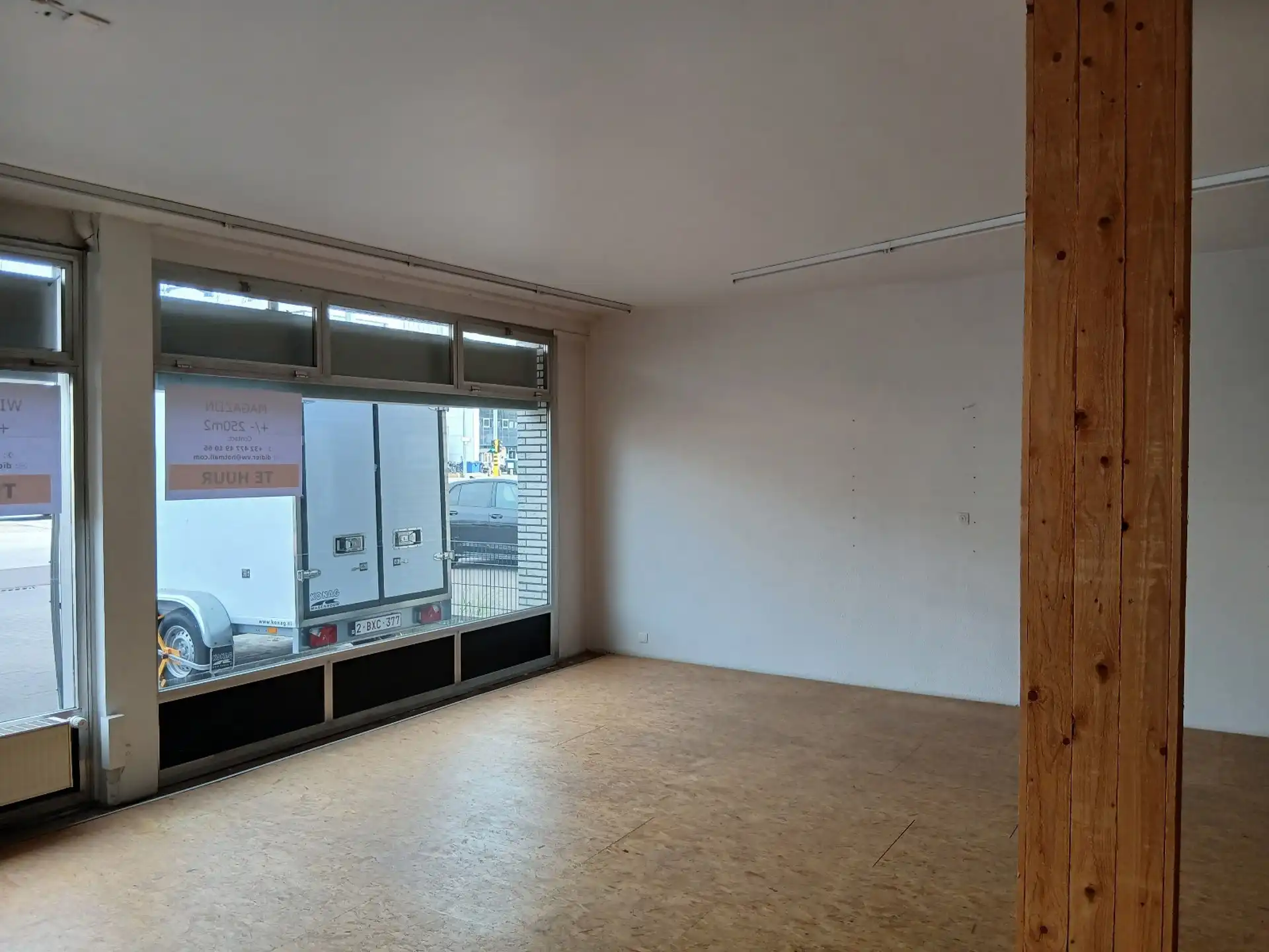 commercieel gelijkvloers op goede ligging ( 115m²) foto 2