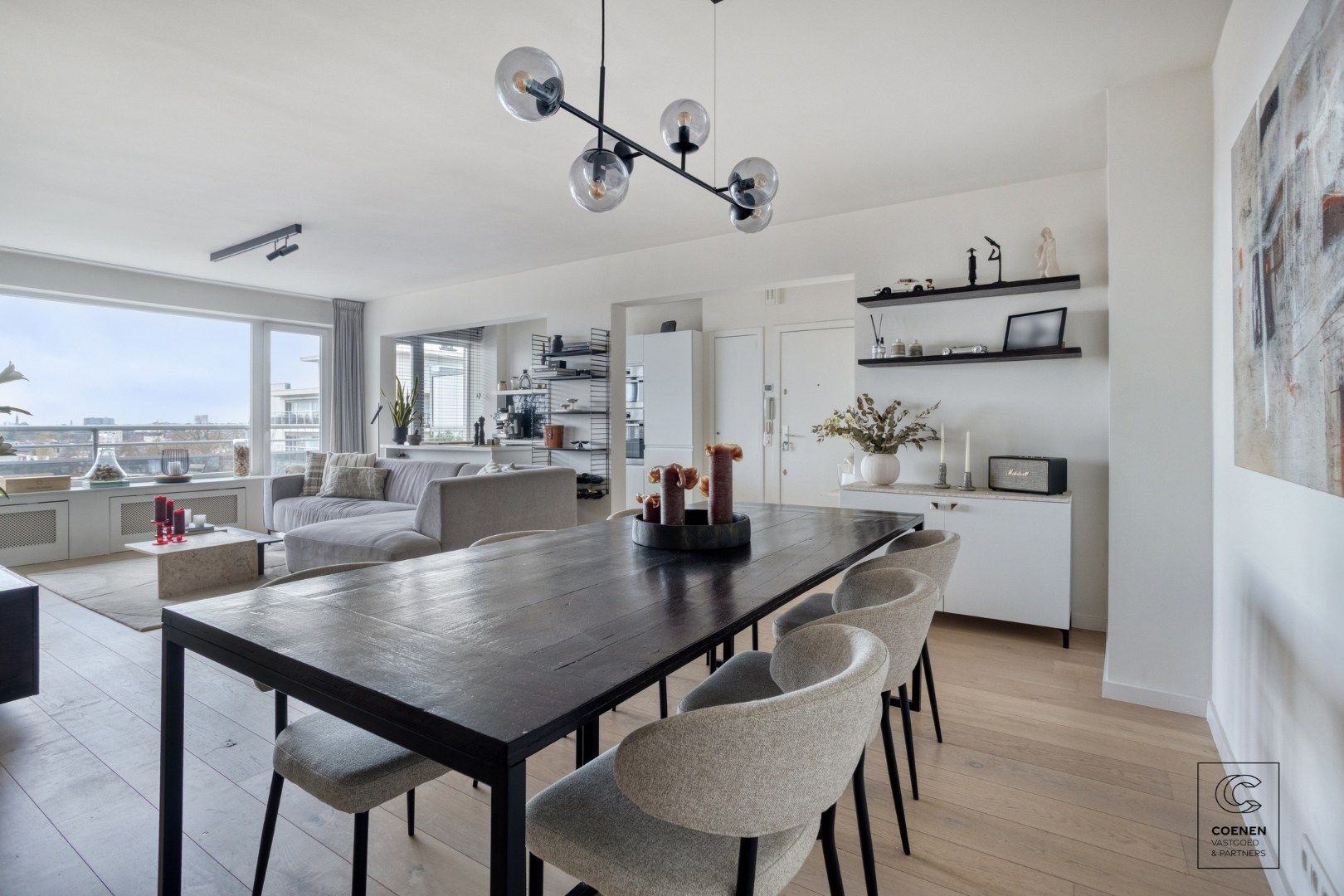 Stijlvol gerenoveerd appartement met 2 slaapkamers & zonnig terras op toplocatie te Berchem foto 5