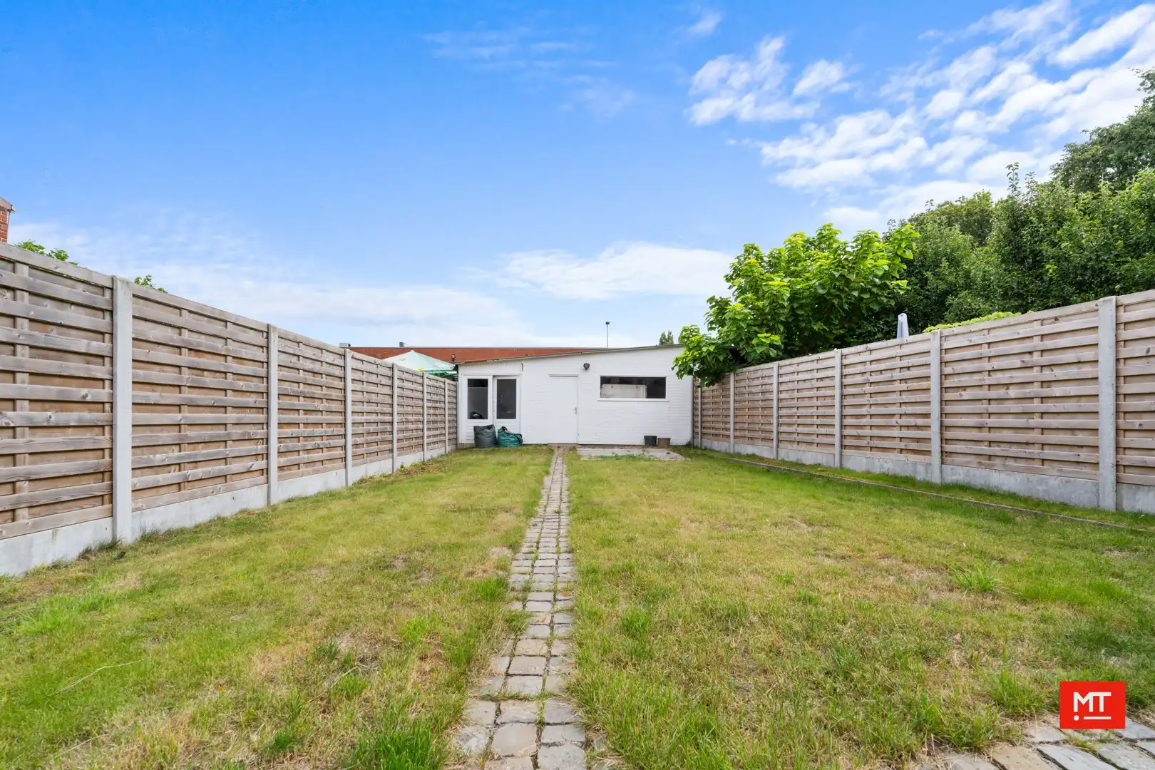 Bijzonder ruime woning met opslagruimte, dubbele garage en uitweg in centrum Langemark foto 25