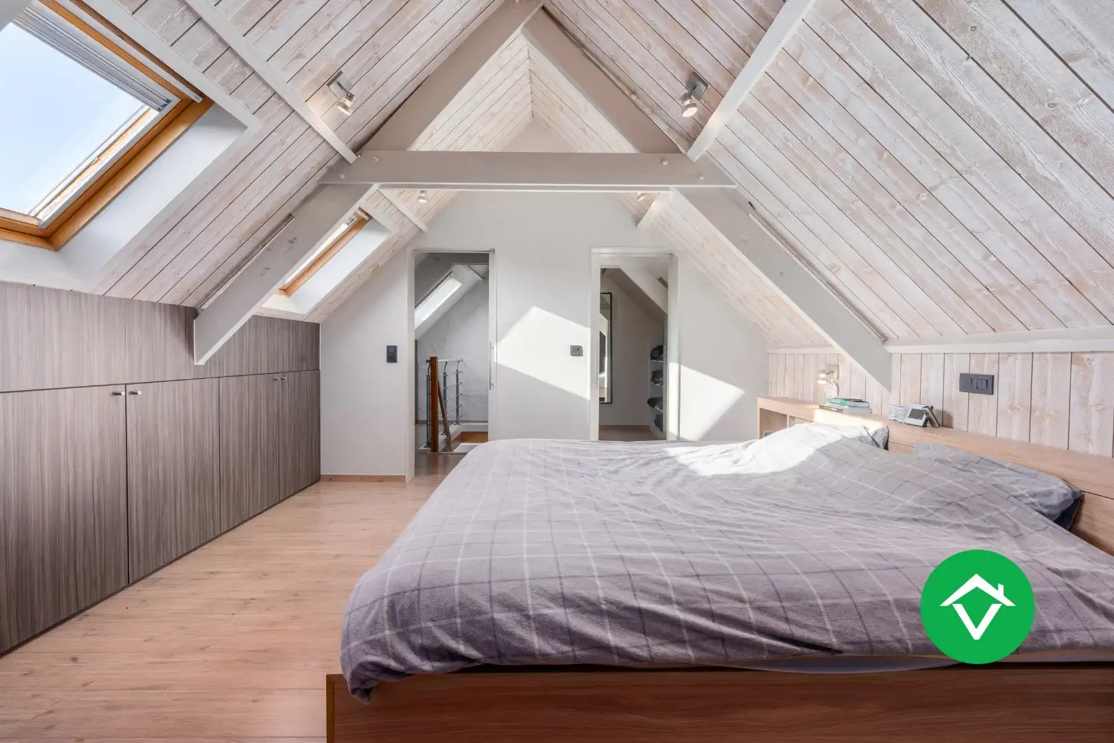 Instapklare woning met 4 slaapkamers en garage te Koekelare foto 28