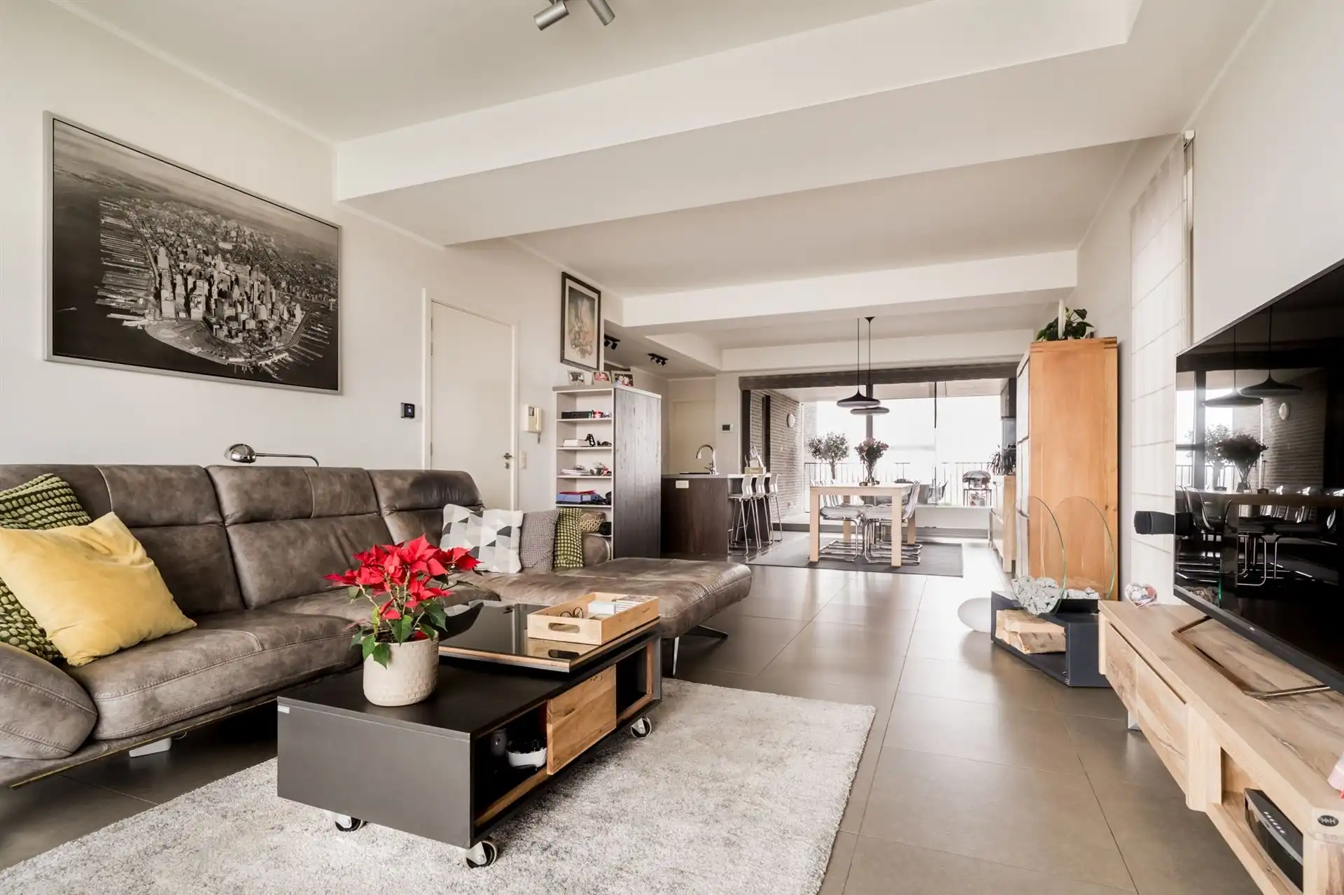 Ruim app op toplocatie met autostaanplaats (+€ 30.000) foto 2