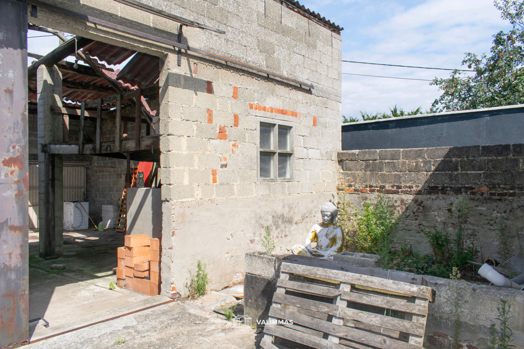 Ruime woning mt bijgebouwen & atelier (achteraan bereikbaar) foto 13