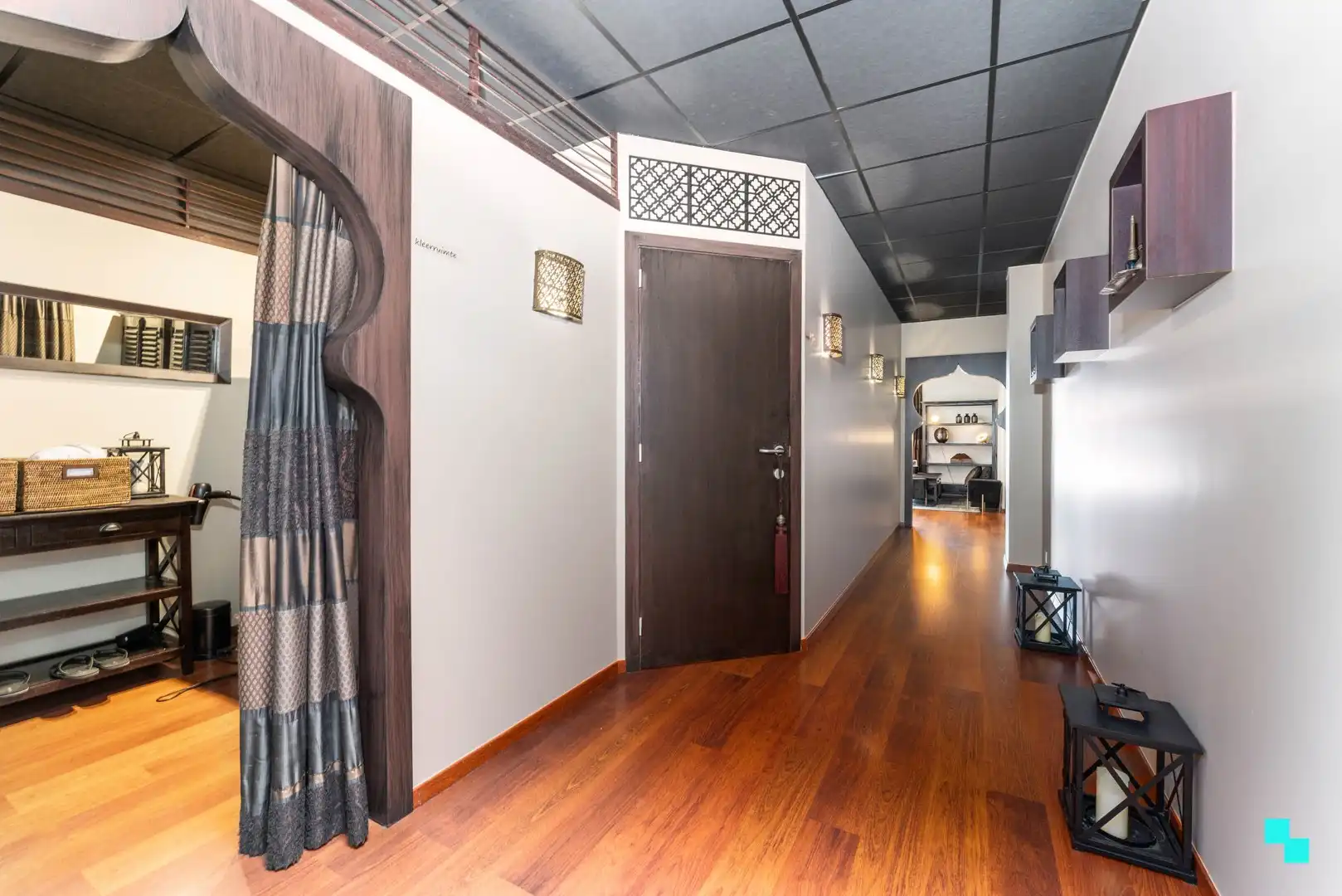 Kantoor met woonst en privé-parking te Roeselare foto 11