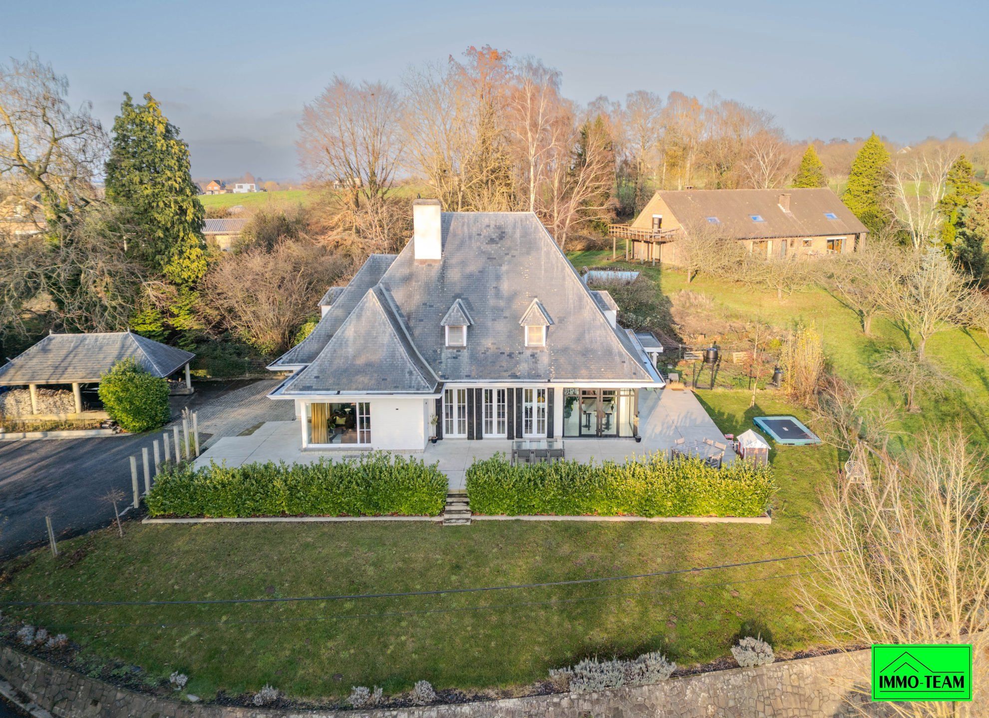 Charmante villa in rustige, groene omgeving foto {{pictureIndex}}