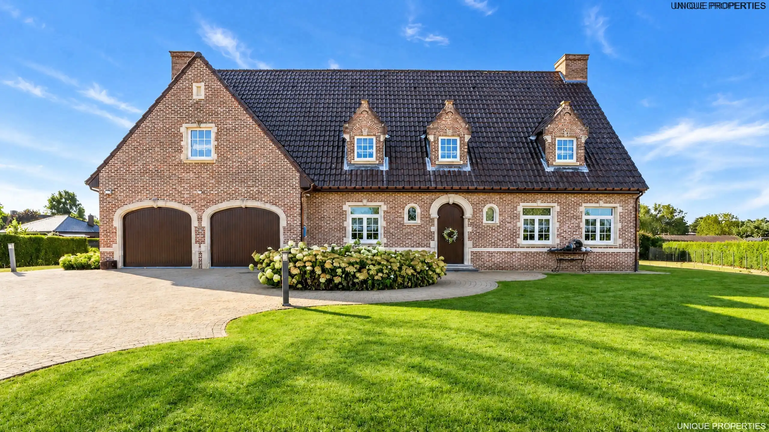 Villa te koop foto {{pictureIndex}}