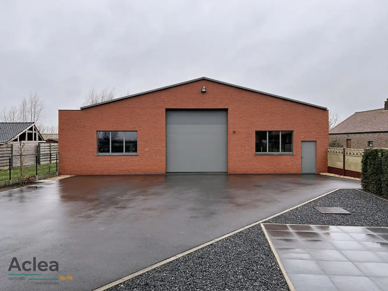 Comfortabele woning met ruime loods foto 2