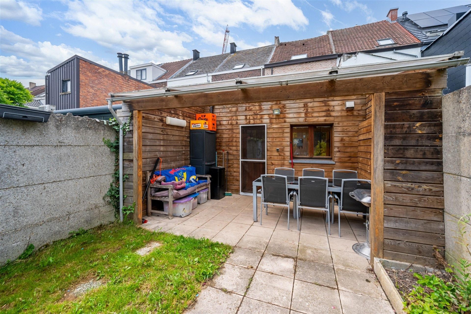 Instapklare rijwoning met 3 ruime slaapkamers, garage en tuin in hartje Aalst foto 7