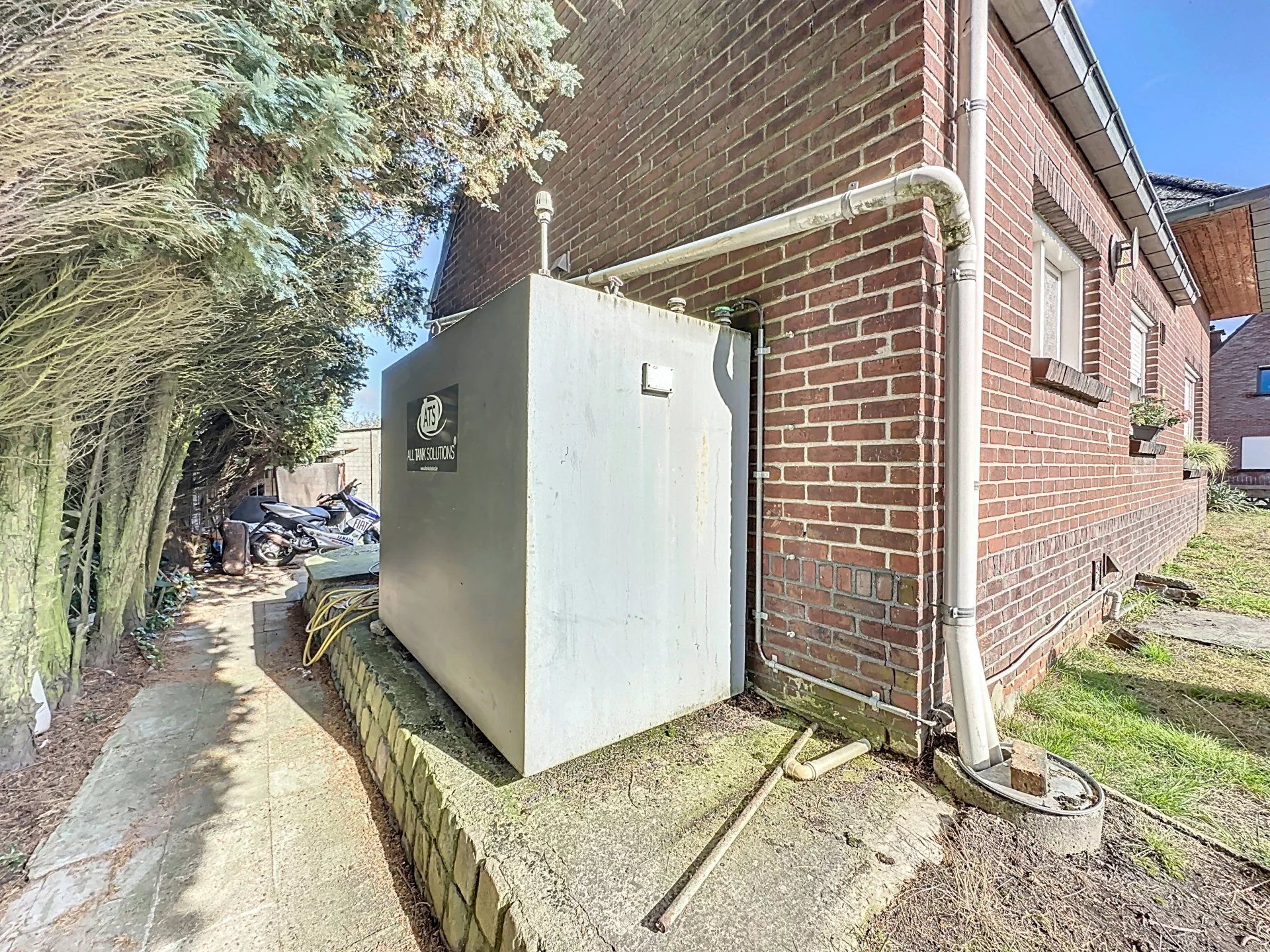 Ruim perceel (14a44) met een te renoveren woning met 4 slaapkamers. foto 26