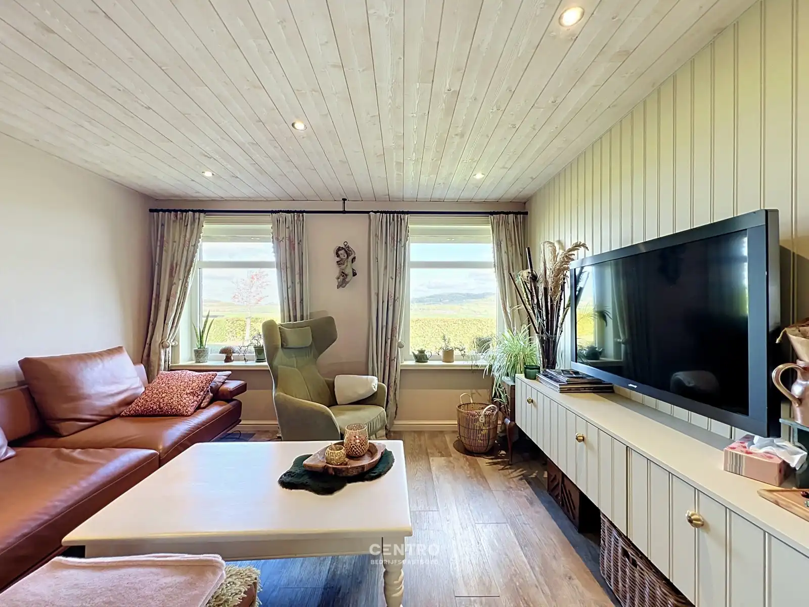 Veelzijdig bedrijfspand met ruim MAGAZIJN, TOONZAAL, KANTOREN EN COMFORTABELE WONING op 1.746 M²! foto 24
