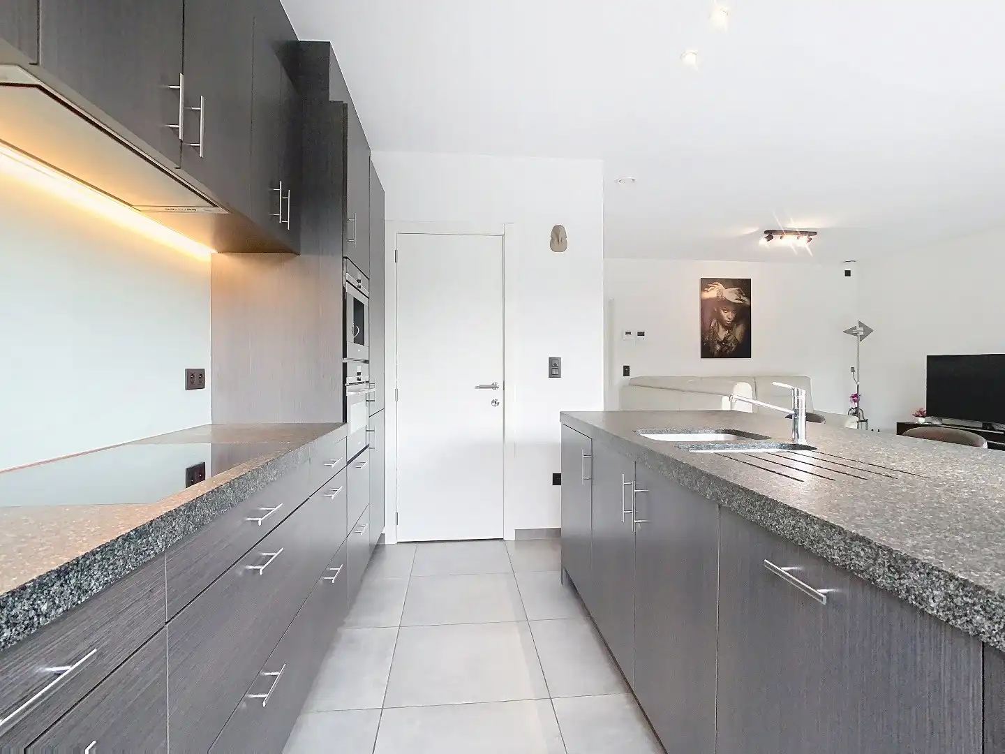Recent gelijkvloers appartement met tuin, 2 slaapkamers en dressing foto 8