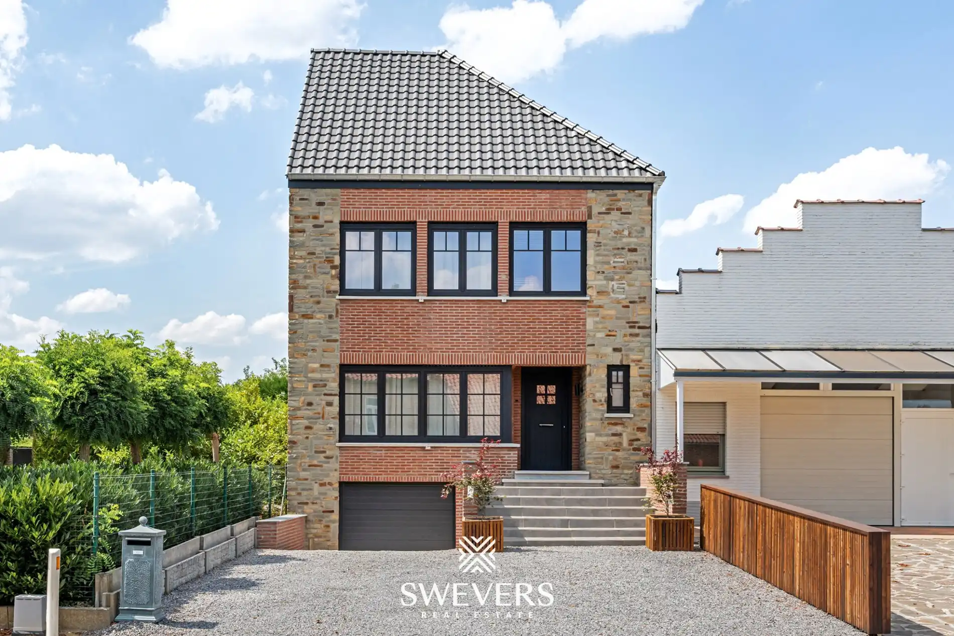 Prachtig gerenoveerde woning met 3 slaapkamers foto 2