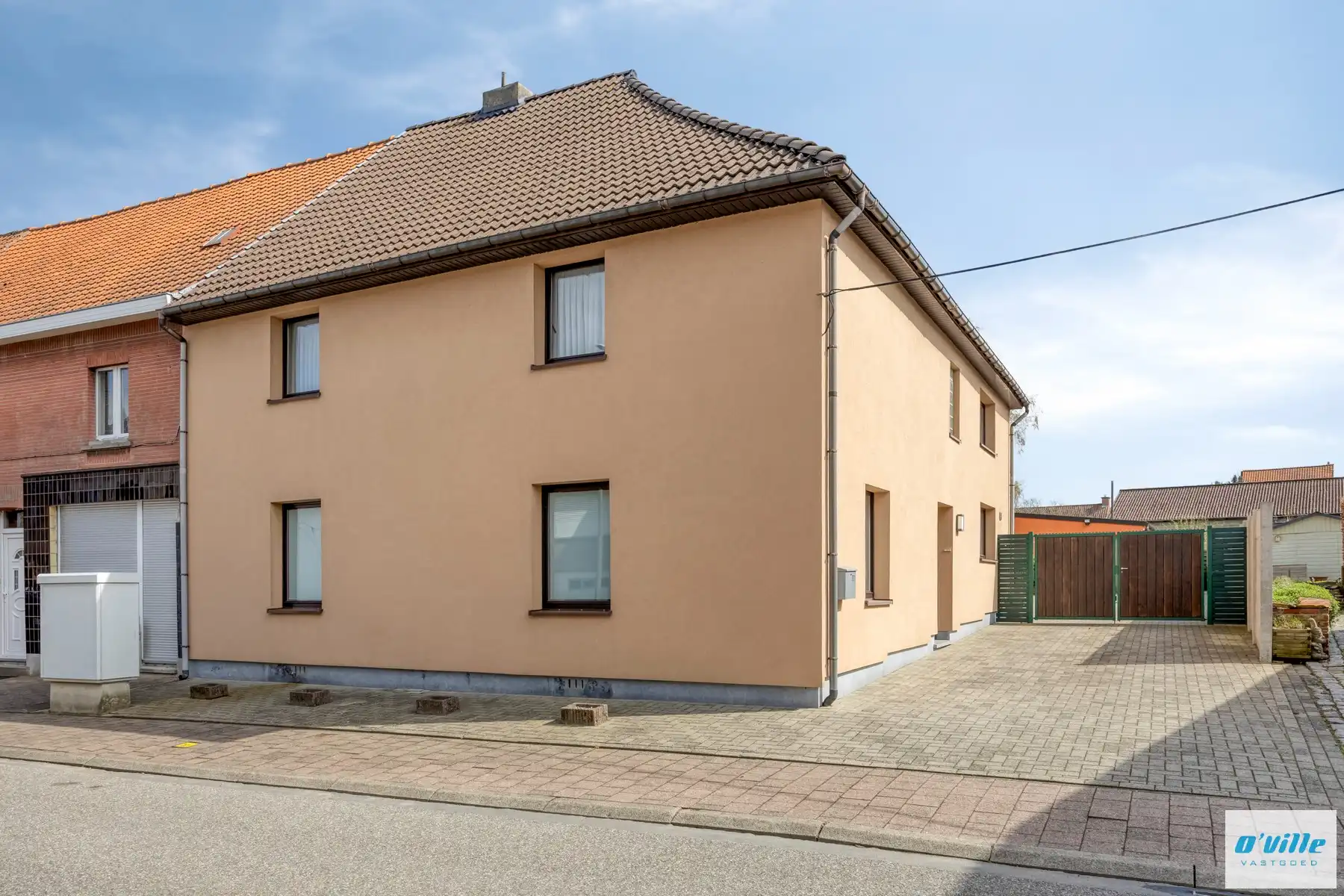 Grote woning met veel uitbreidingsmogelijkheden foto {{pictureIndex}}