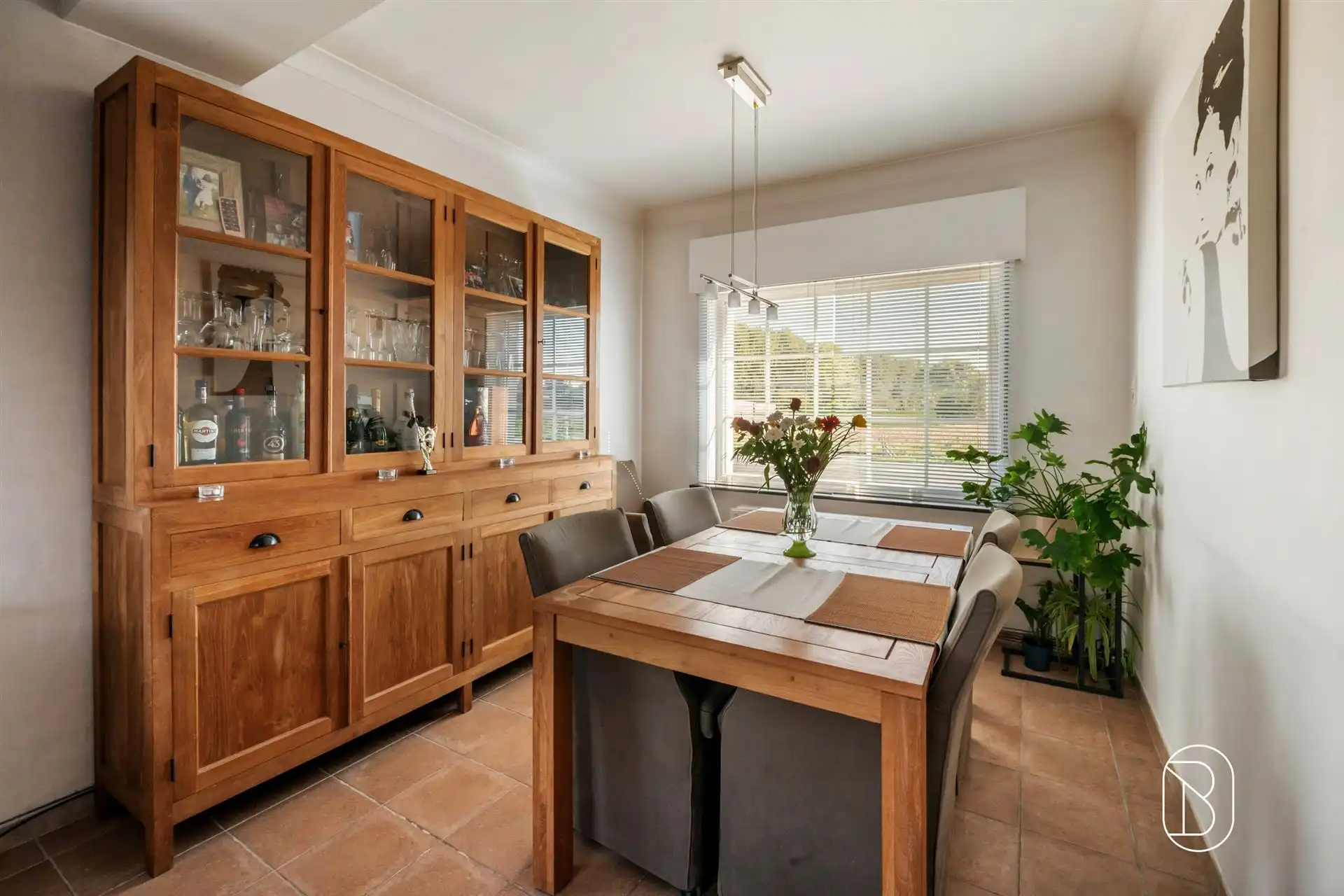 Gerenoveerde woning met 3 slpk, leuke tuin en carport foto 6
