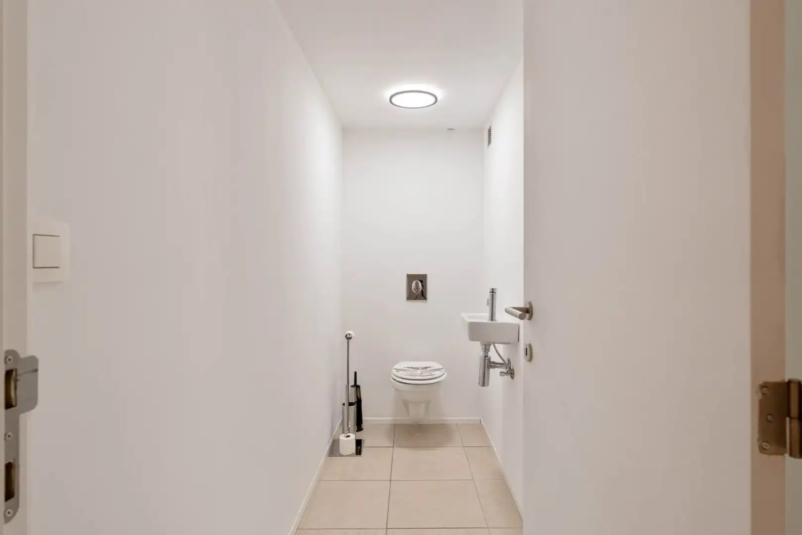 Ruim, zeer energiezuinig kantoor in het centrum van Neeroeteren met diverse mogelijkheden!   foto 27