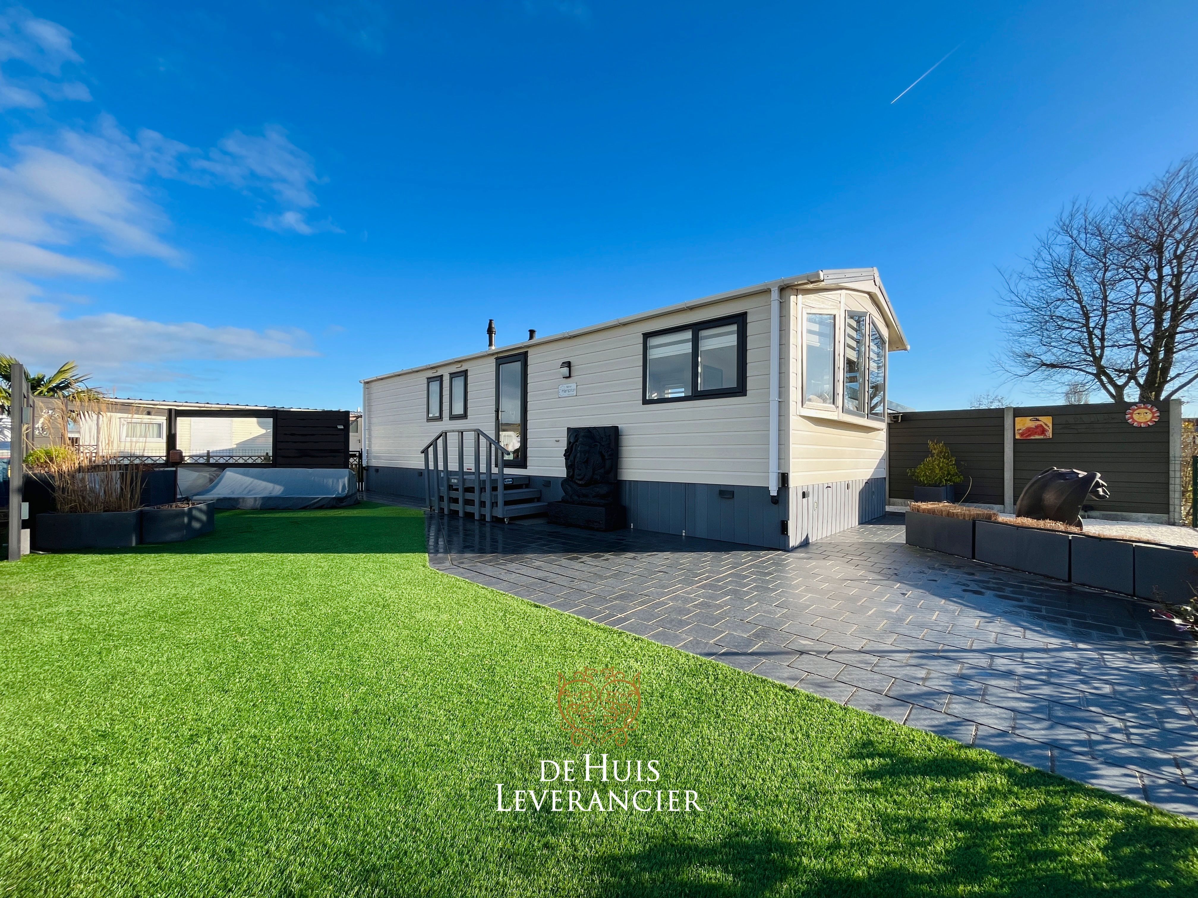 Luxueus Tiny-house op eigen grond te koop in Oostduinkerke foto {{pictureIndex}}