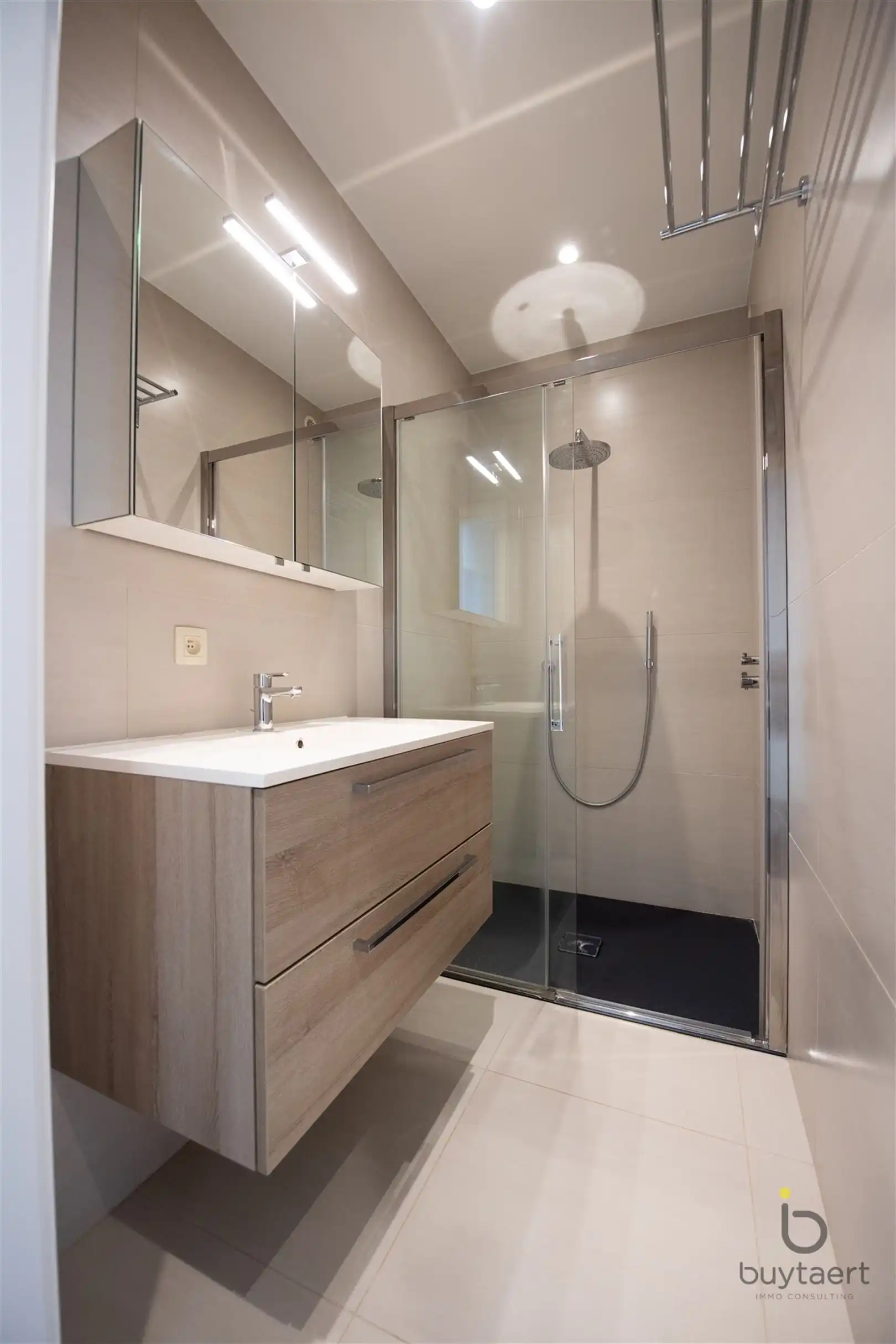 TOP ONDERHOUDEN DAKAPPARTEMENT IN HARTJE SCHILDE MET RUIM ZONNIG TERRAS! foto 24