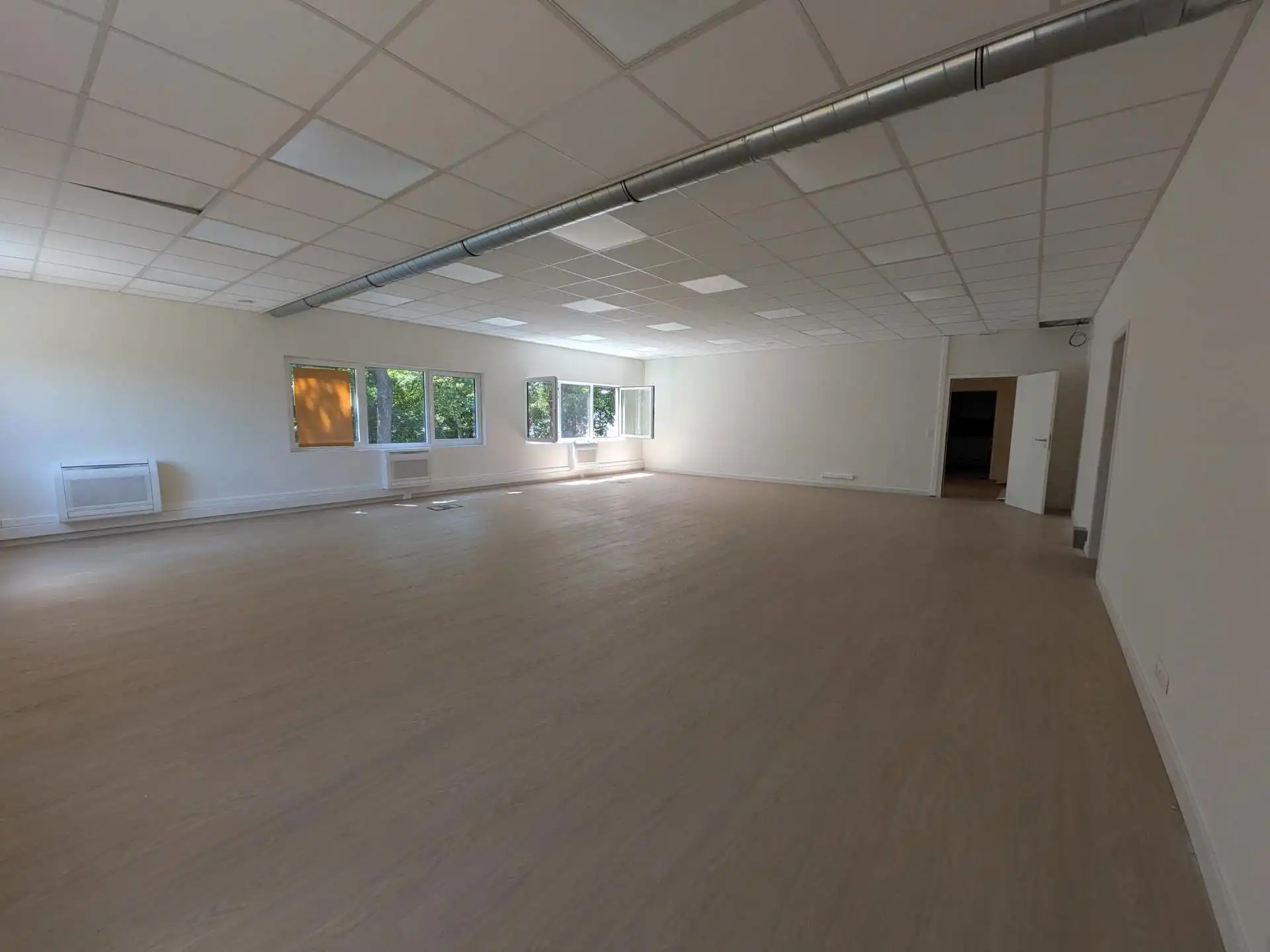 Gerenoveerd kantoor te huur in Schoten foto 3