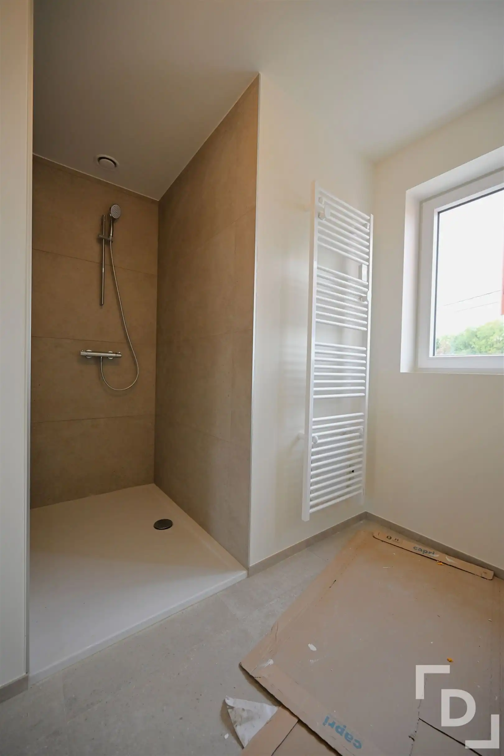 Afgewerkte nieuwbouwwoning in hartje Proven. foto 11