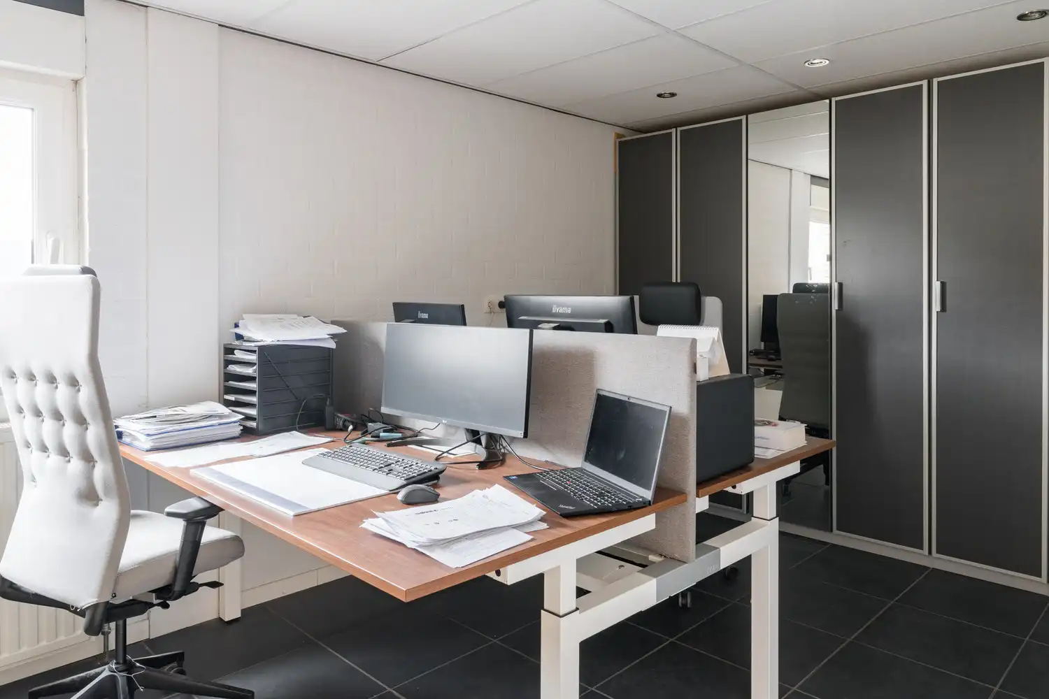 BEDRIJFSPAND MET CONCIERGEWONING foto 110