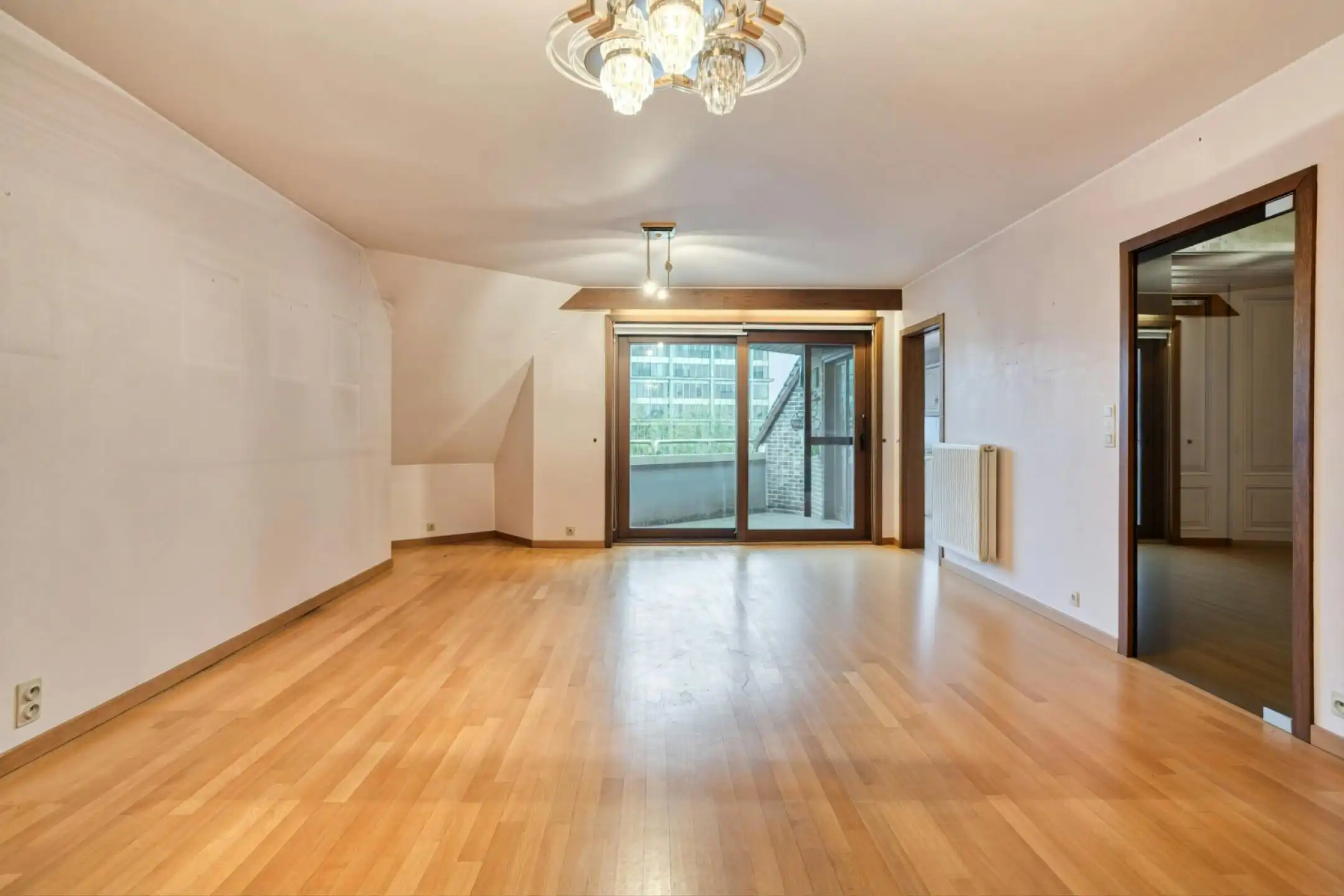 2-slaapkamer appartement te koop met zicht op de Houtmarkt in Kortrijk!  foto 3