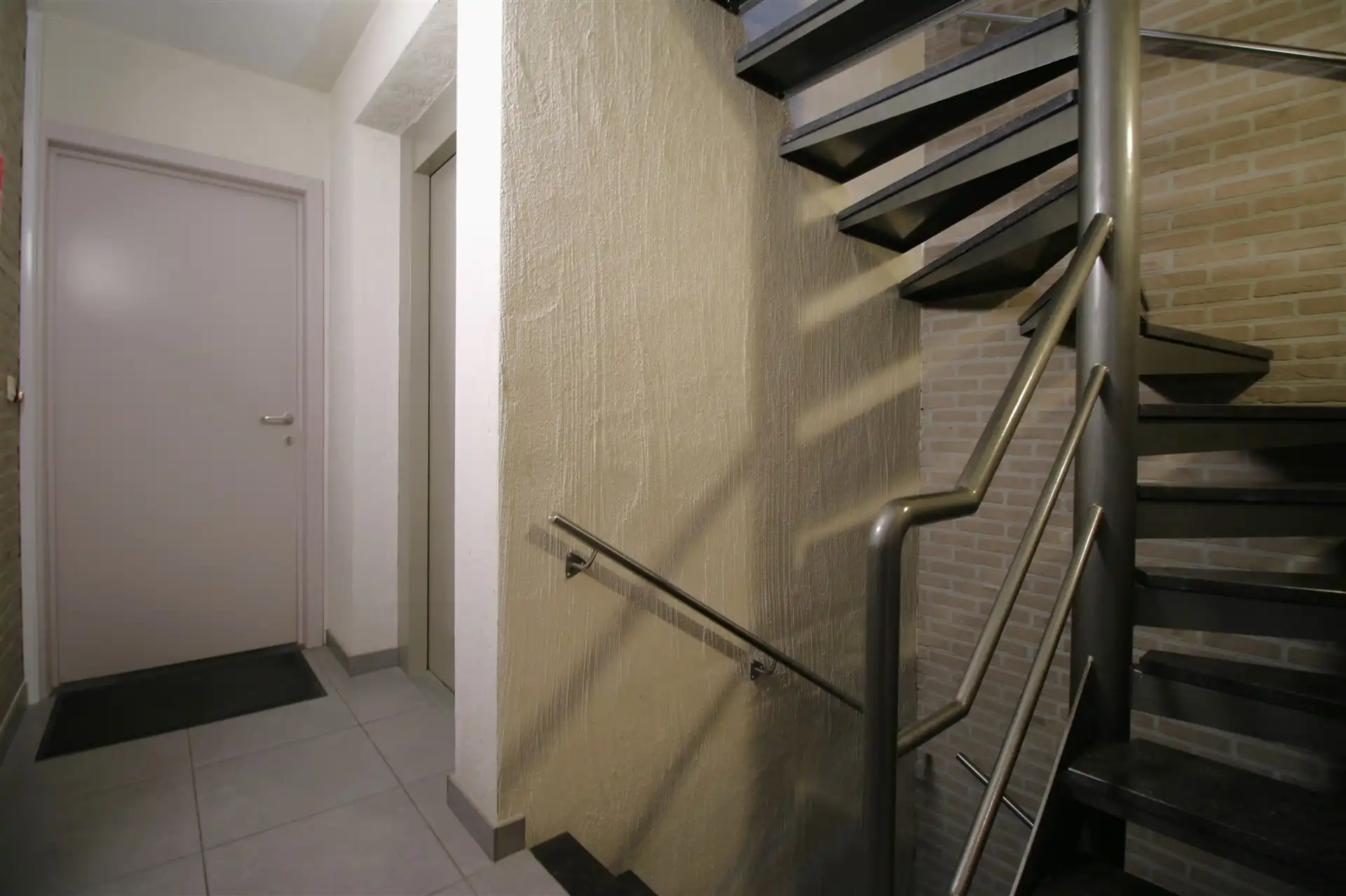 Instapklaar 2-slpk appt met terras en lift foto 18