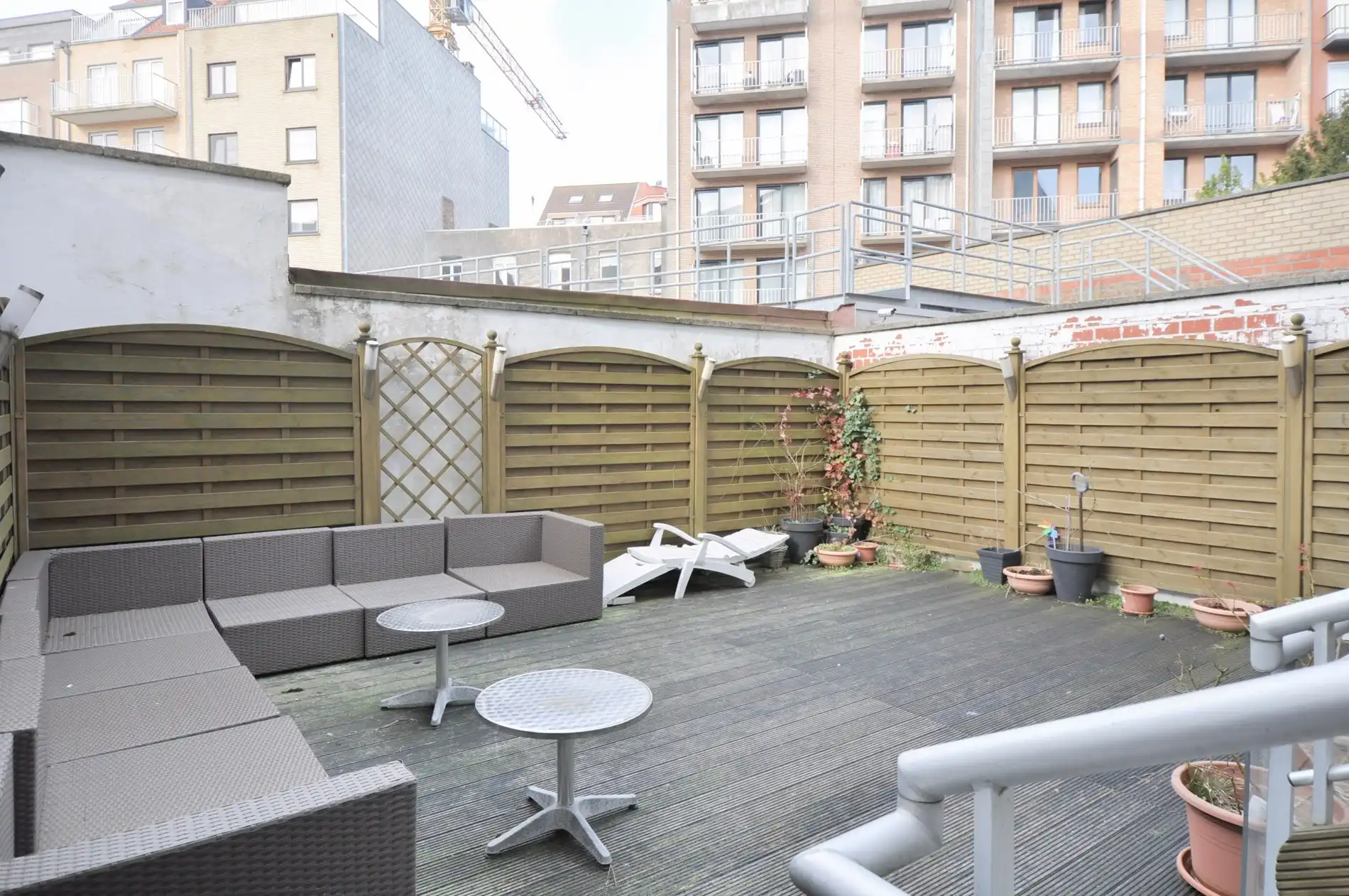 Lichtrijk appartement met een ruim zuidwest gericht terras gelegen nabij het commercieel centrum en het strand. foto 22