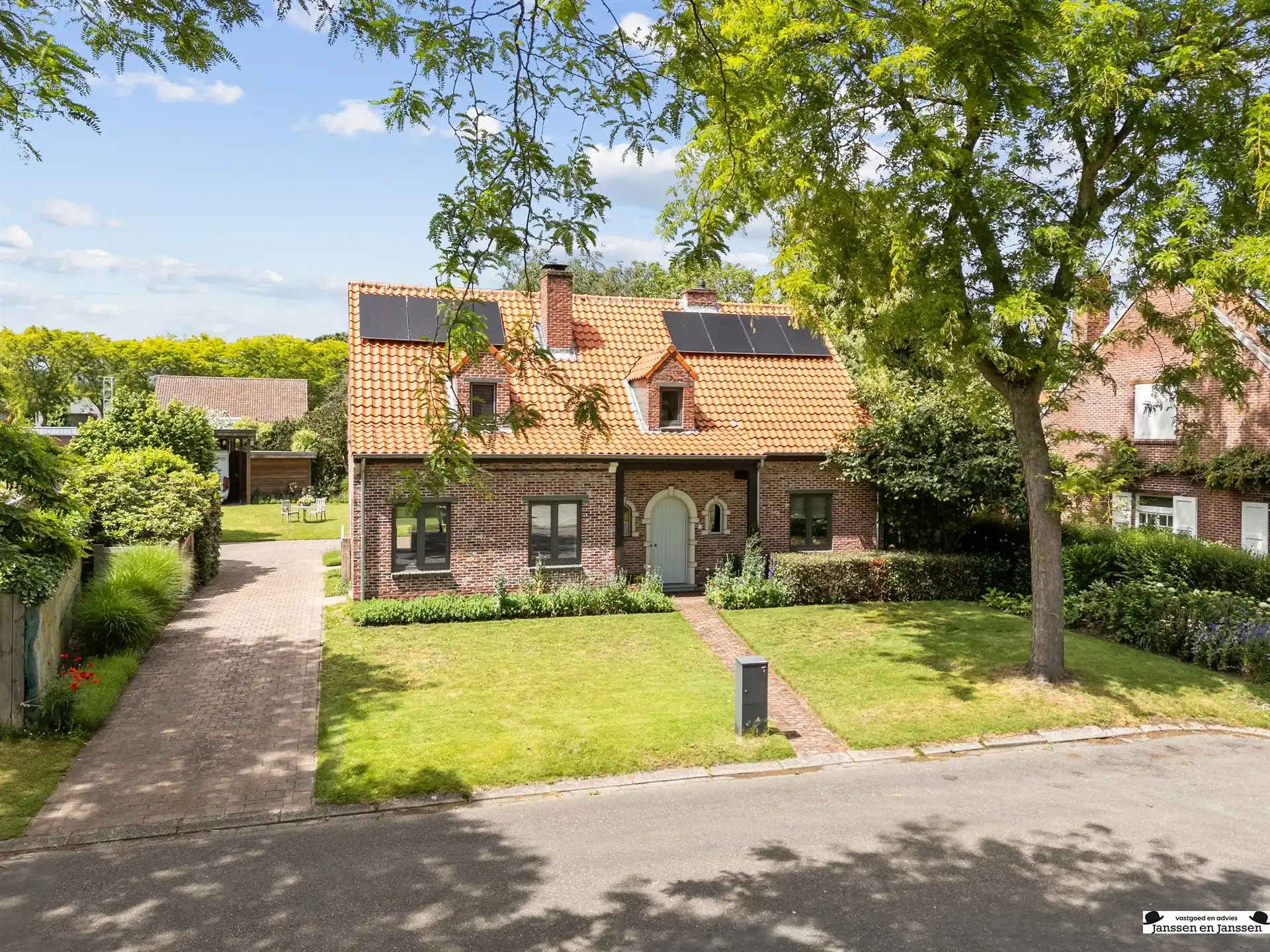 Charmante energiezuinige woning op A-locatie in Rijkevorsel foto {{pictureIndex}}