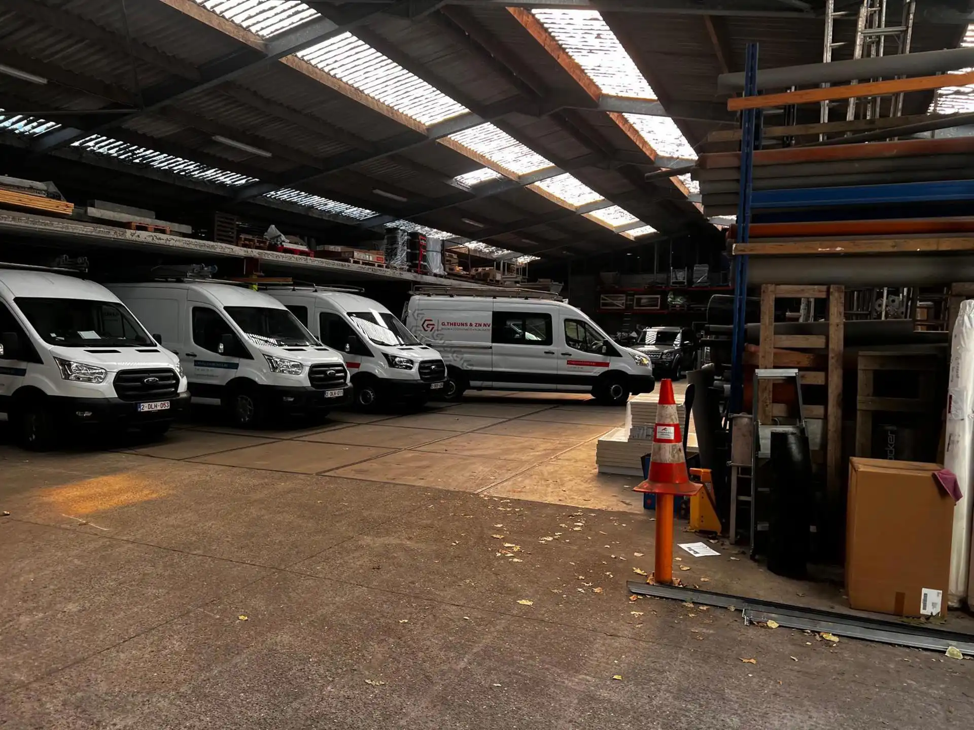 TE HUUR Magazijn + Kantoor te Kalmthout foto 3