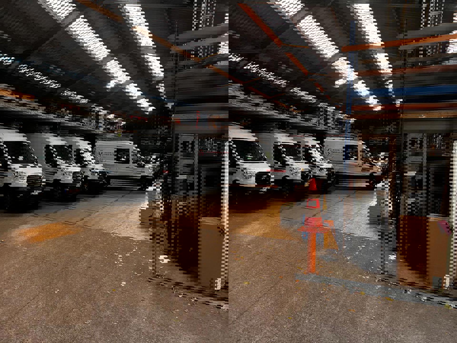 TE HUUR Magazijn + Kantoor te Kalmthout foto 3