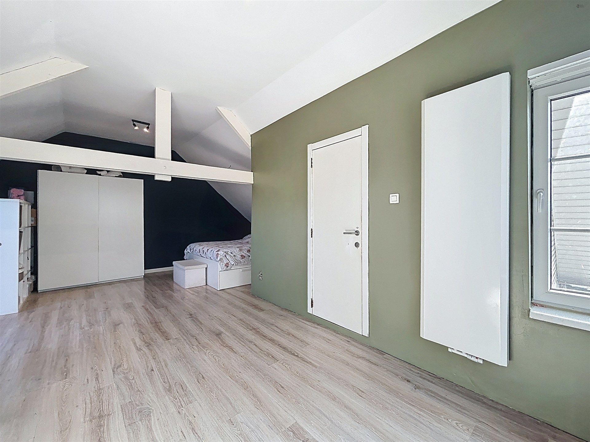 instapklare gezinswoning met 4 slp, aparte studio en 3 badkamers op perceel van 453m²  foto 17