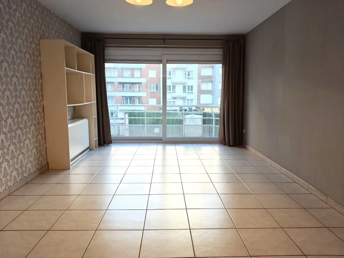 Centraal gelegen, ruim 2 slaapkamerappartement op wandelafstand van de Zeedijk. foto {{pictureIndex}}